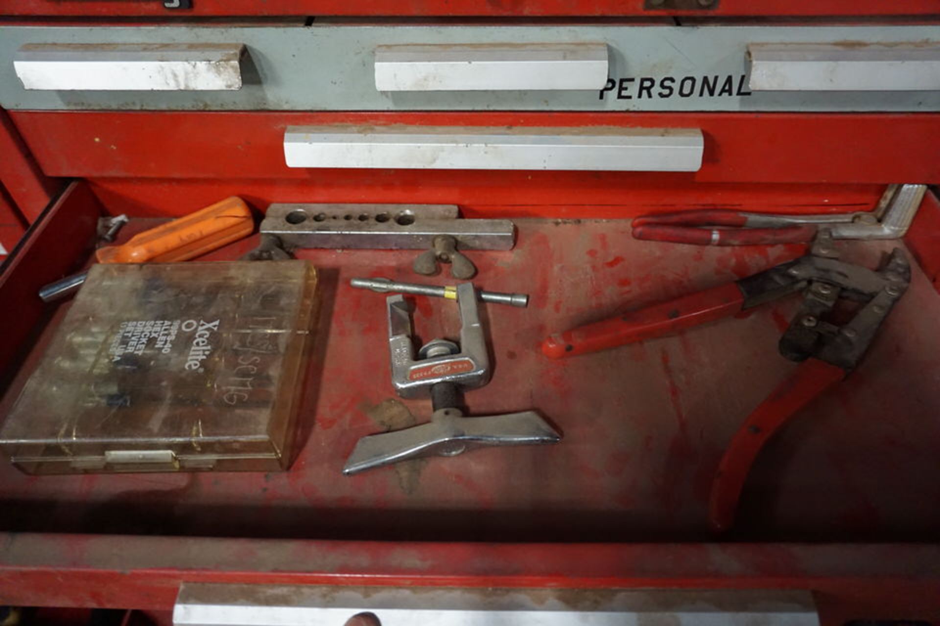 KENNEDY ROLL A ROUND TOOL BOX W/ CONT - Image 6 of 9