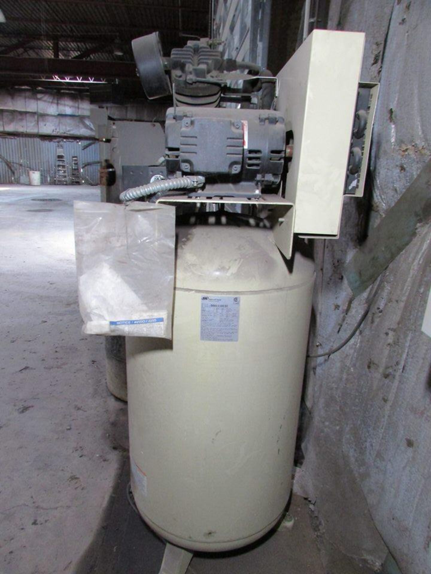 Ingersoll Rand 2475N7.5PSG 7.5HP Vertical Tank Mounted Air Compressor, 24CFM, 175 PSIG Max, 80 - Image 6 of 7