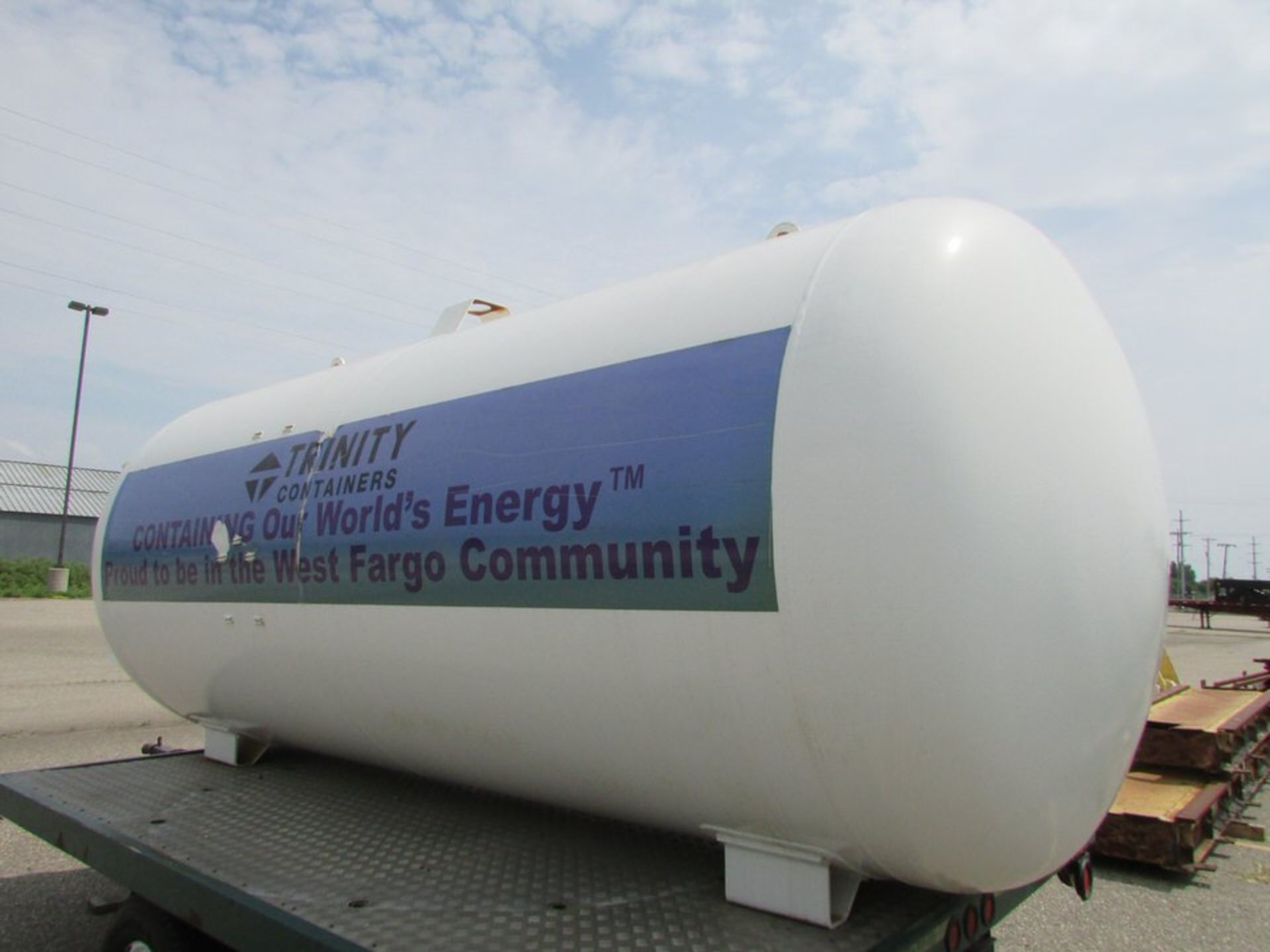 1999 Trinity Containers 3000 Gal Tank, 12'x6' Diameter. Loc. 420 Main Ave E, West Fargo, ND 58078 - Image 3 of 5