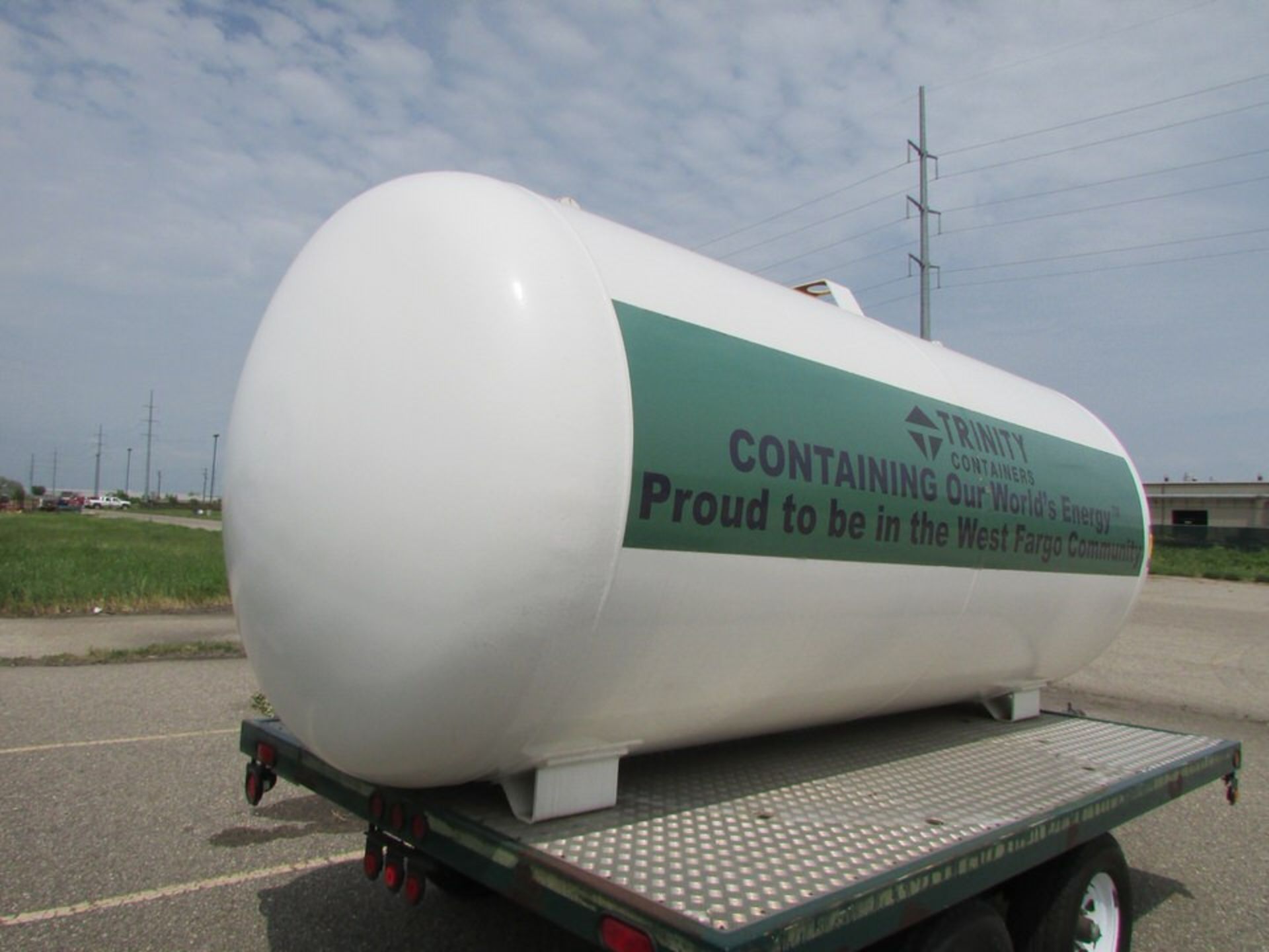 1999 Trinity Containers 3000 Gal Tank, 12'x6' Diameter. Loc. 420 Main Ave E, West Fargo, ND 58078 - Image 2 of 5