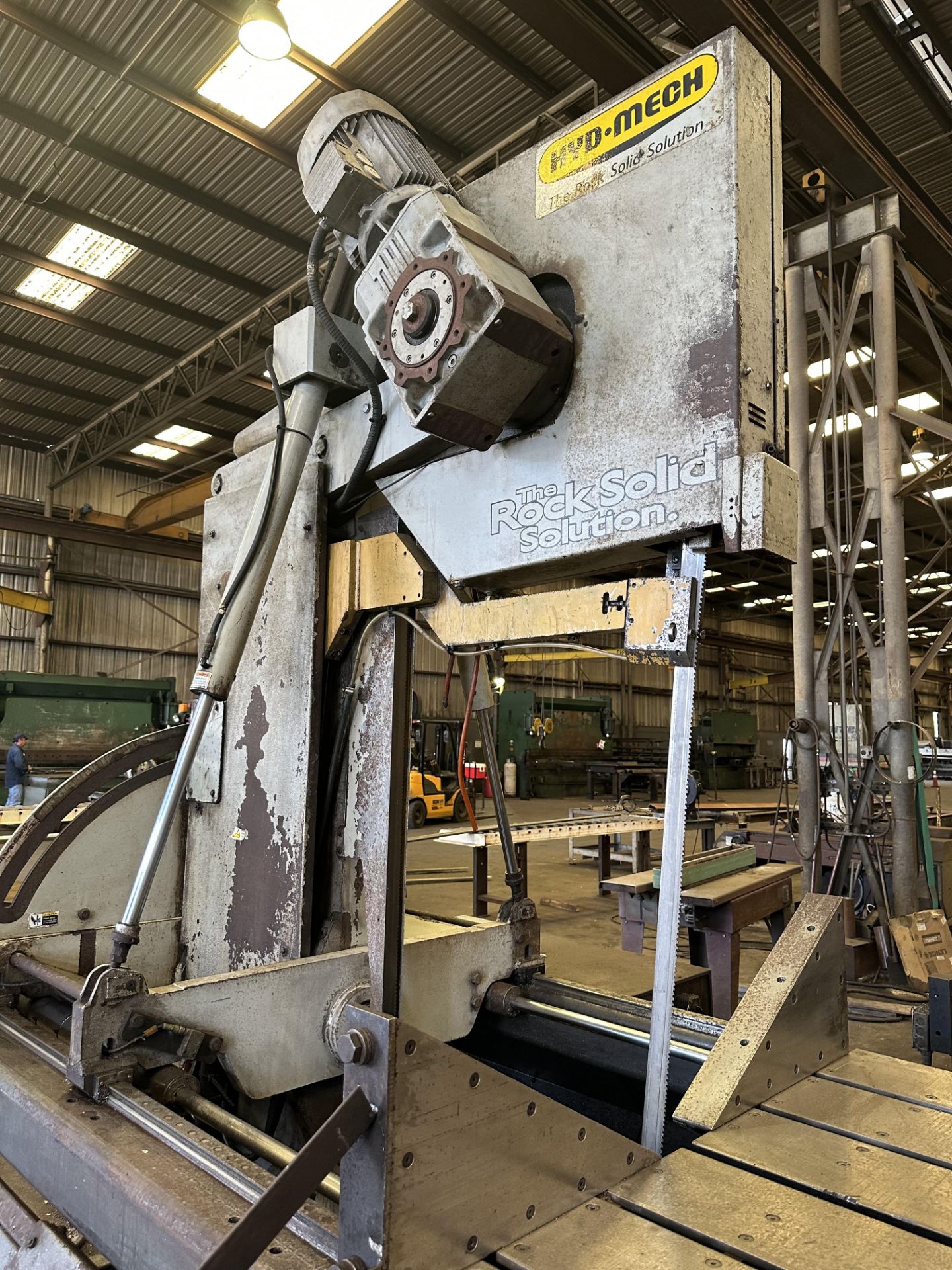 Hyd-Mech 32" V-25 Laser Band Saw - Image 2 of 8