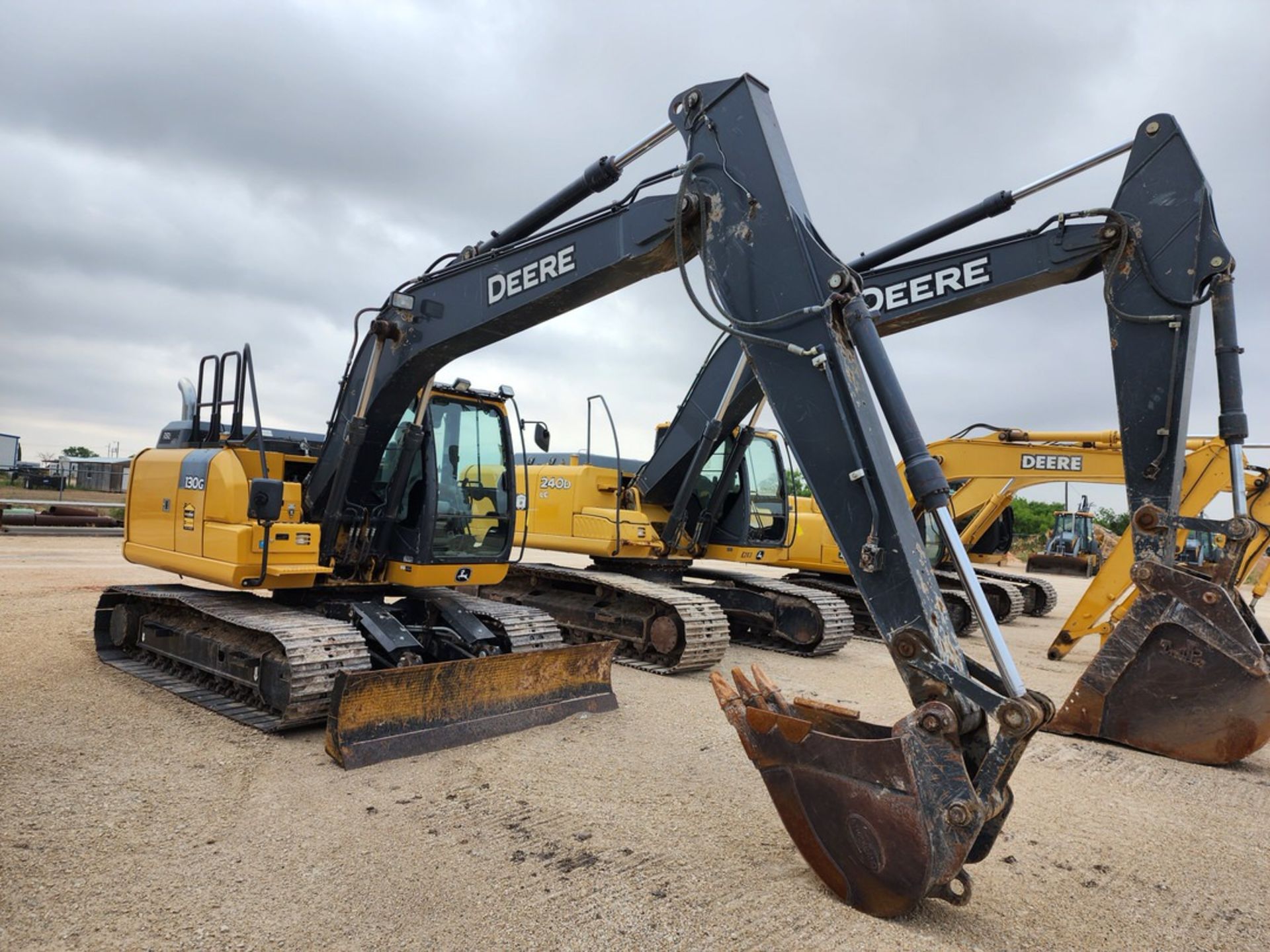 2017 John Deere 130G Excavator 102" Blade Attachment; W/ 17"W Bucket - Image 4 of 32