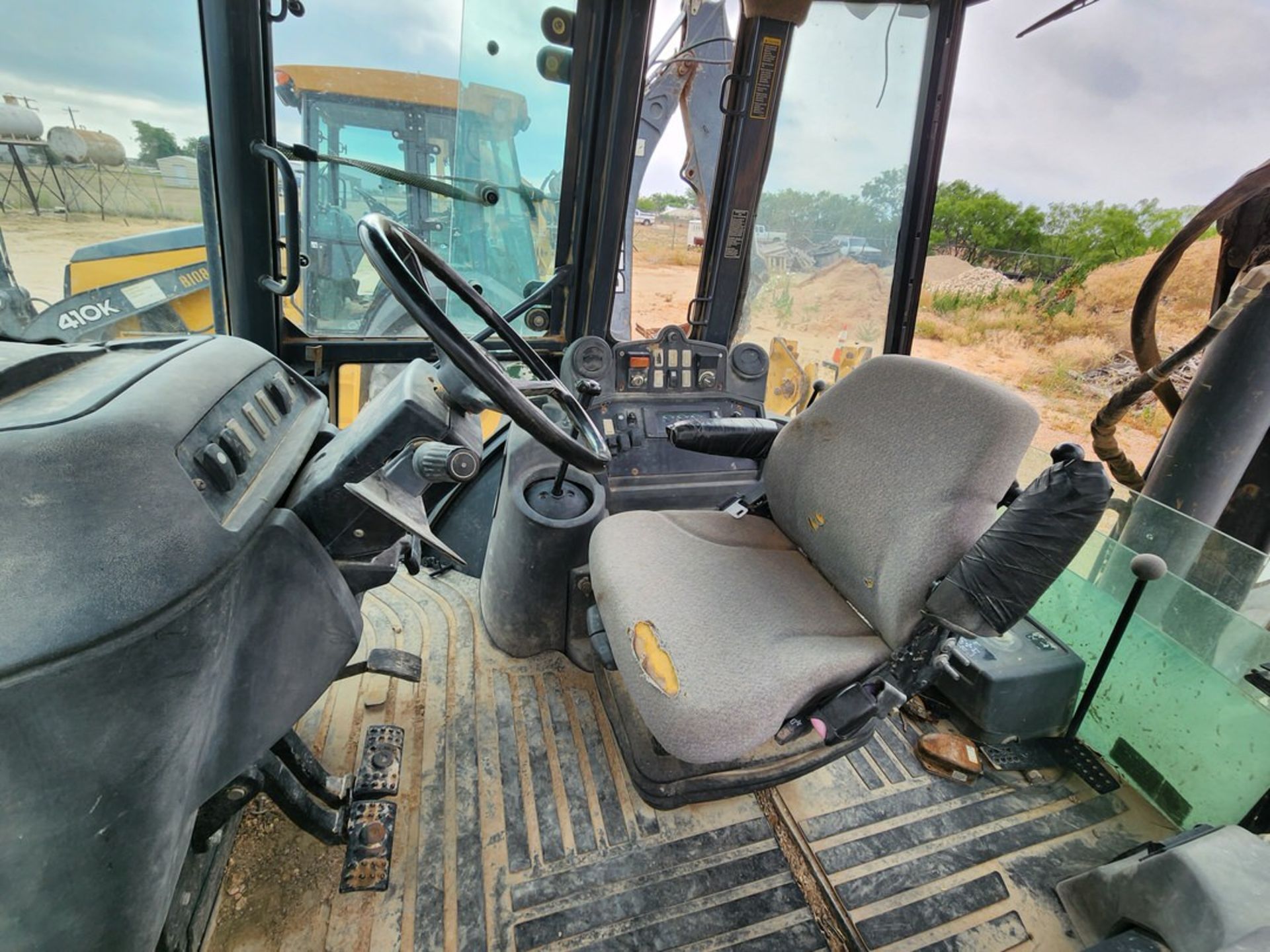 2007 John Deere 410J Backhoe Loader W/ 1.5 cu/yd Bucket & W/ Self Aligning Roller Bearing; Pin: - Image 16 of 24