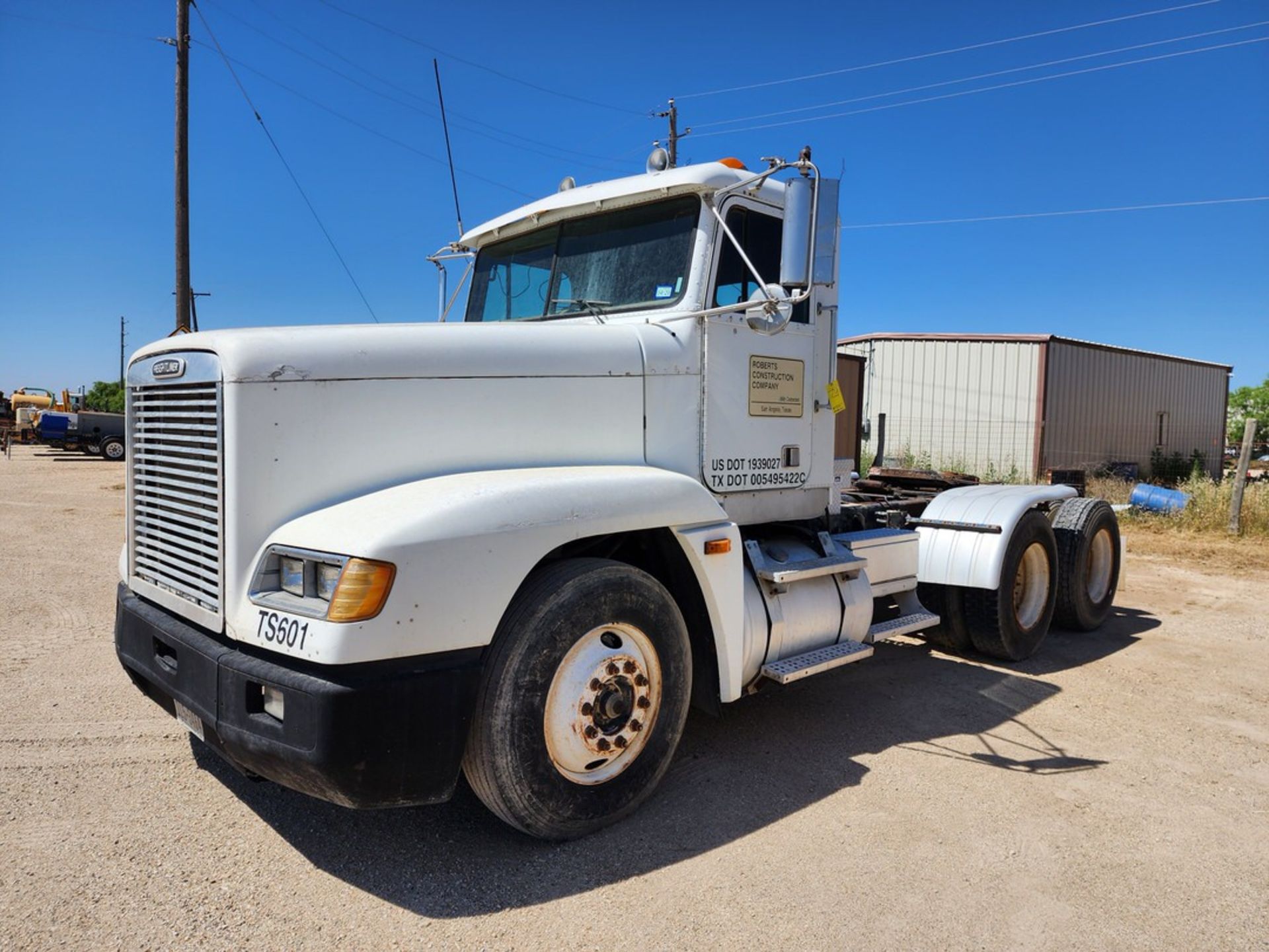 1994 Freightliner Tractor Trailer (Diesel) TX Plate: 1L5-3464; Vin: 1FUYDZYB4SH756624; W/ Detroit