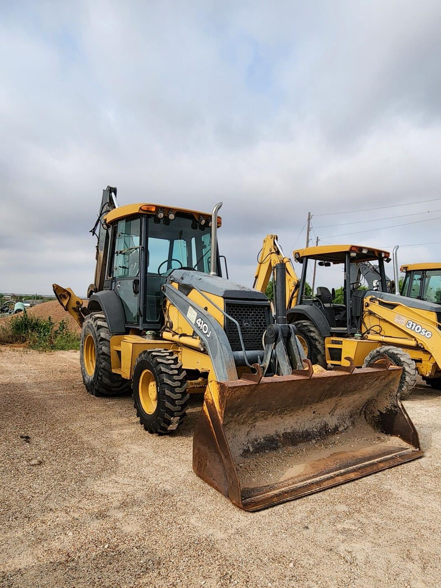 2007 John Deere 410J Backhoe Loader W/ 1.5 cu/yd Bucket & W/ Self Aligning Roller Bearing; Pin: - Image 3 of 24