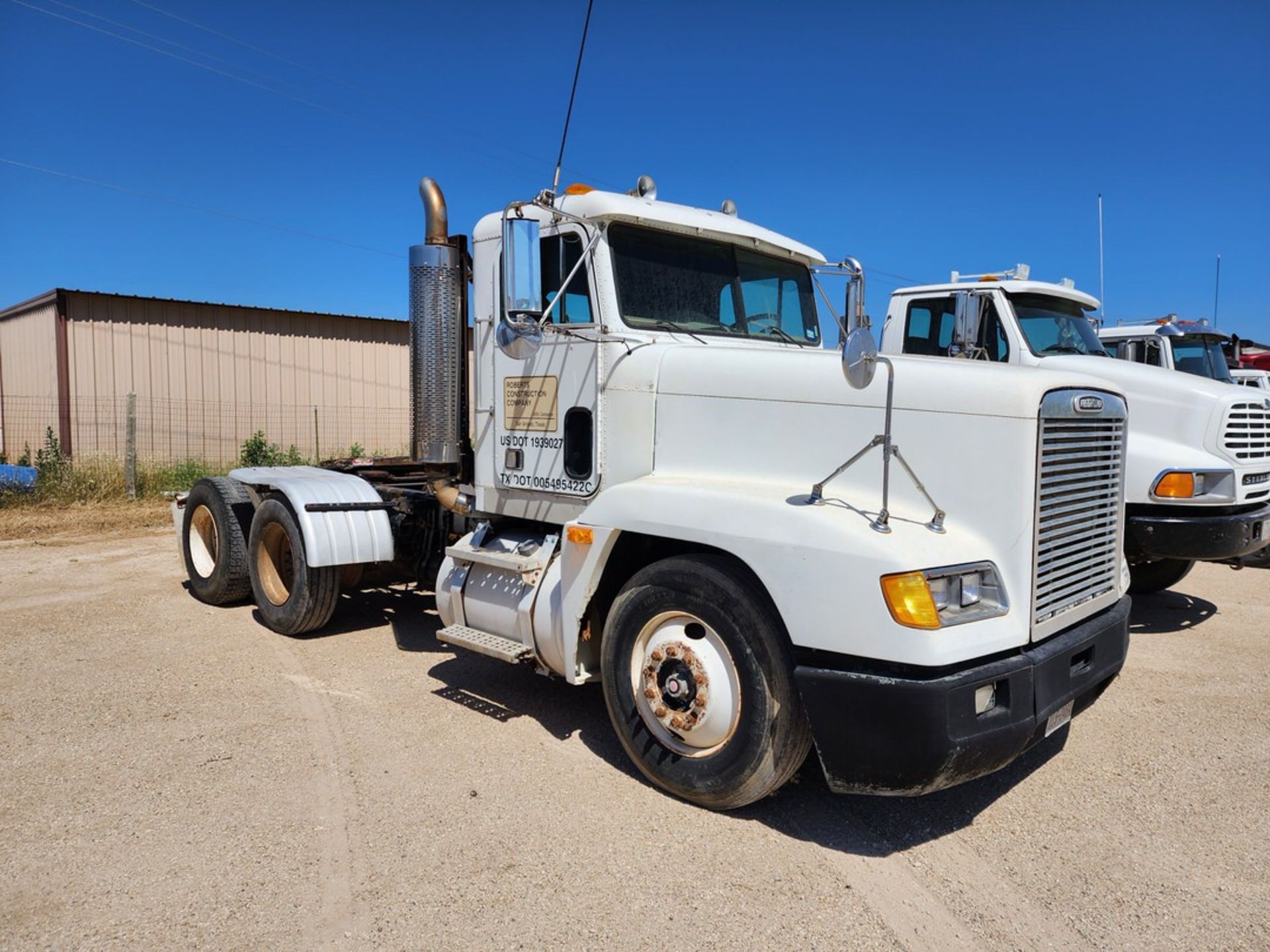 1994 Freightliner Tractor Trailer (Diesel) TX Plate: 1L5-3464; Vin: 1FUYDZYB4SH756624; W/ Detroit - Image 3 of 33