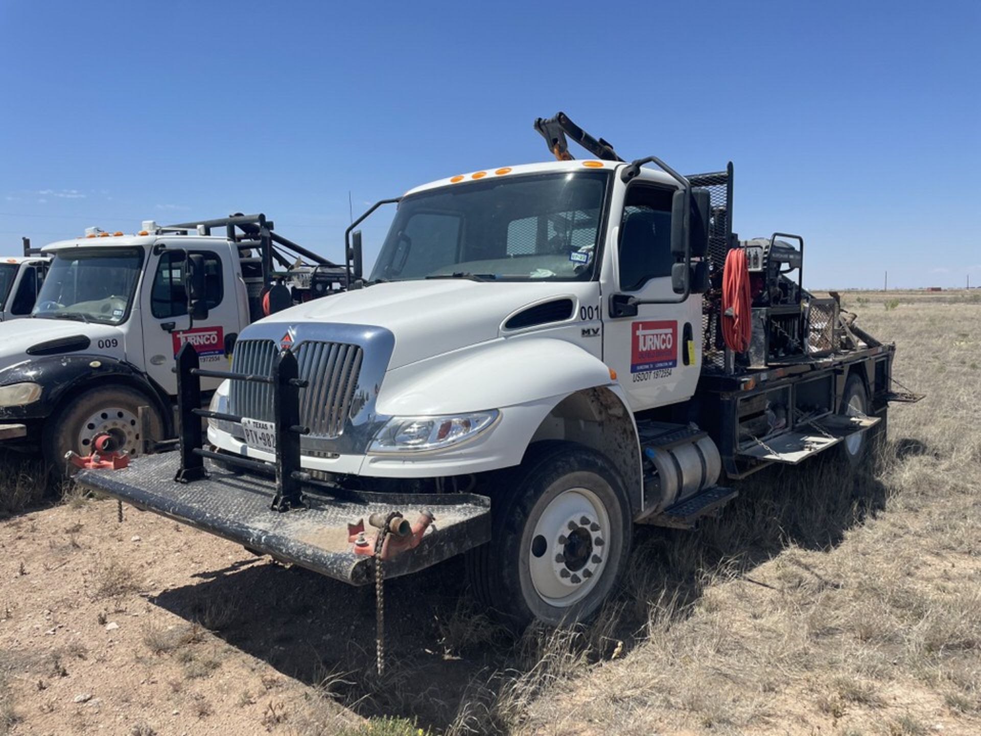 2019 International 4300 SBA 4x2 Cab & Chasis Roustabout Truck, VIN: 3HAEUMMLXKL311457