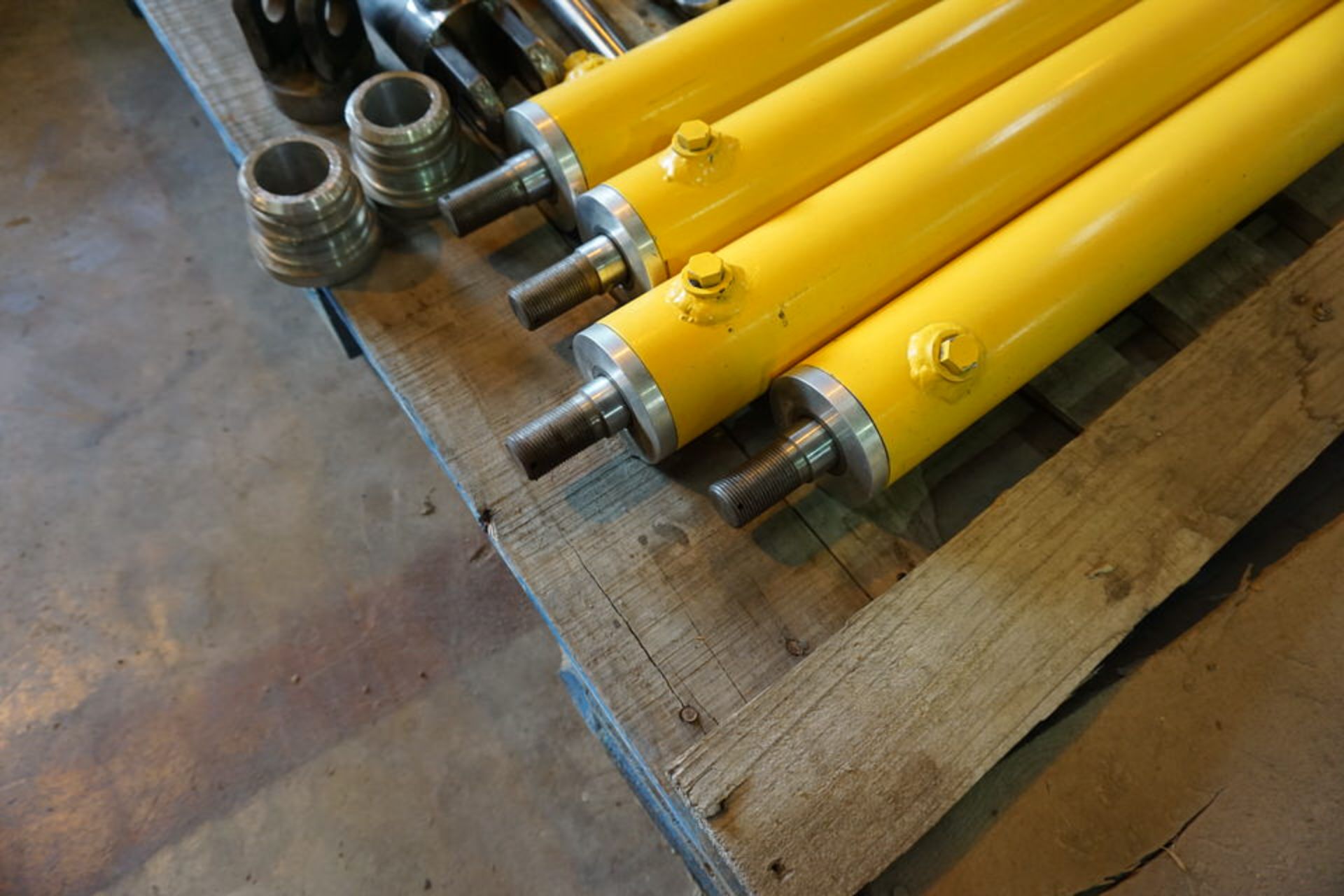 ASSORT HYDRAULIC CYLINDERS & GEARS - Image 5 of 5