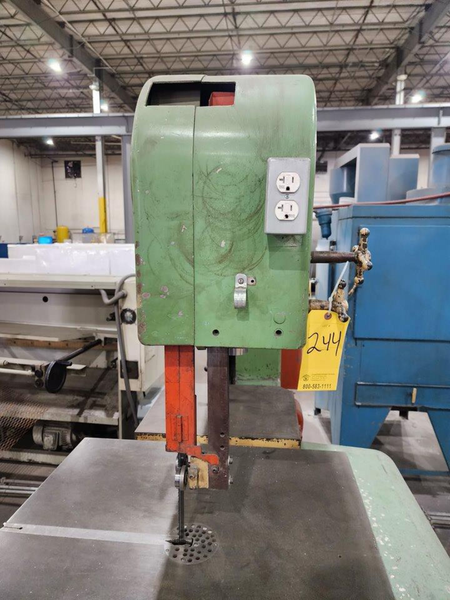DoAll Z-36A 36" Vertical Bandsaw 440V, 3PH, 60HZ; (1) Table, 30" Dia; (1) Table, 20" x 17" - Image 14 of 17