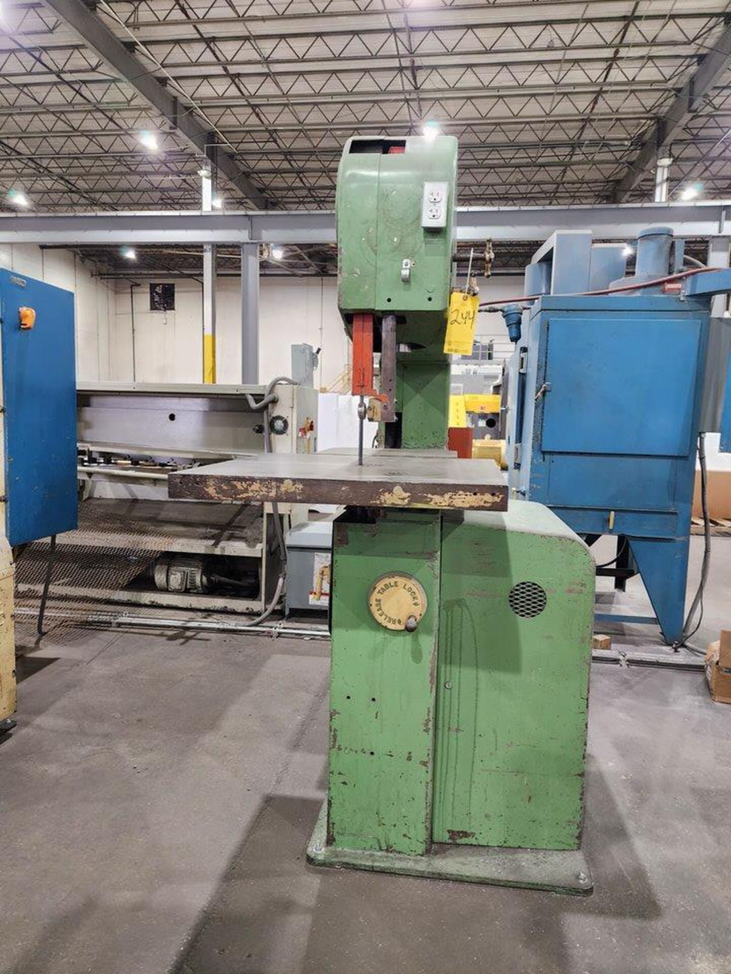 DoAll Z-36A 36" Vertical Bandsaw 440V, 3PH, 60HZ; (1) Table, 30" Dia; (1) Table, 20" x 17" - Image 2 of 17
