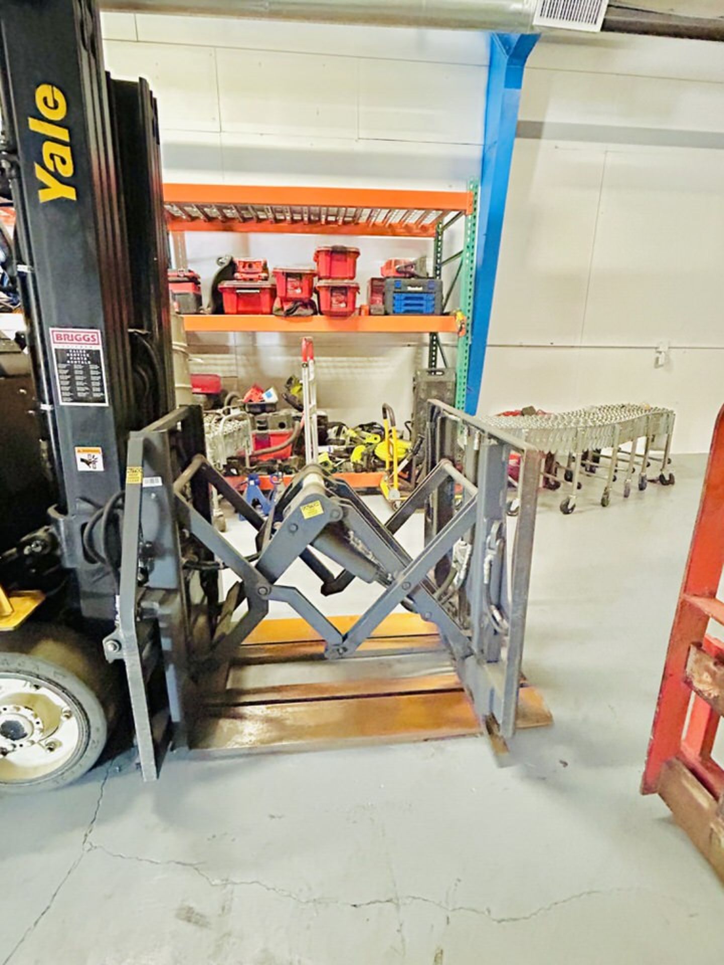 2013 Yale Electric 5,000 lbs Forklift, 3 Stage Mast, Sideshift, 42" Forks, Pull/Push Attchmnt - Image 5 of 5