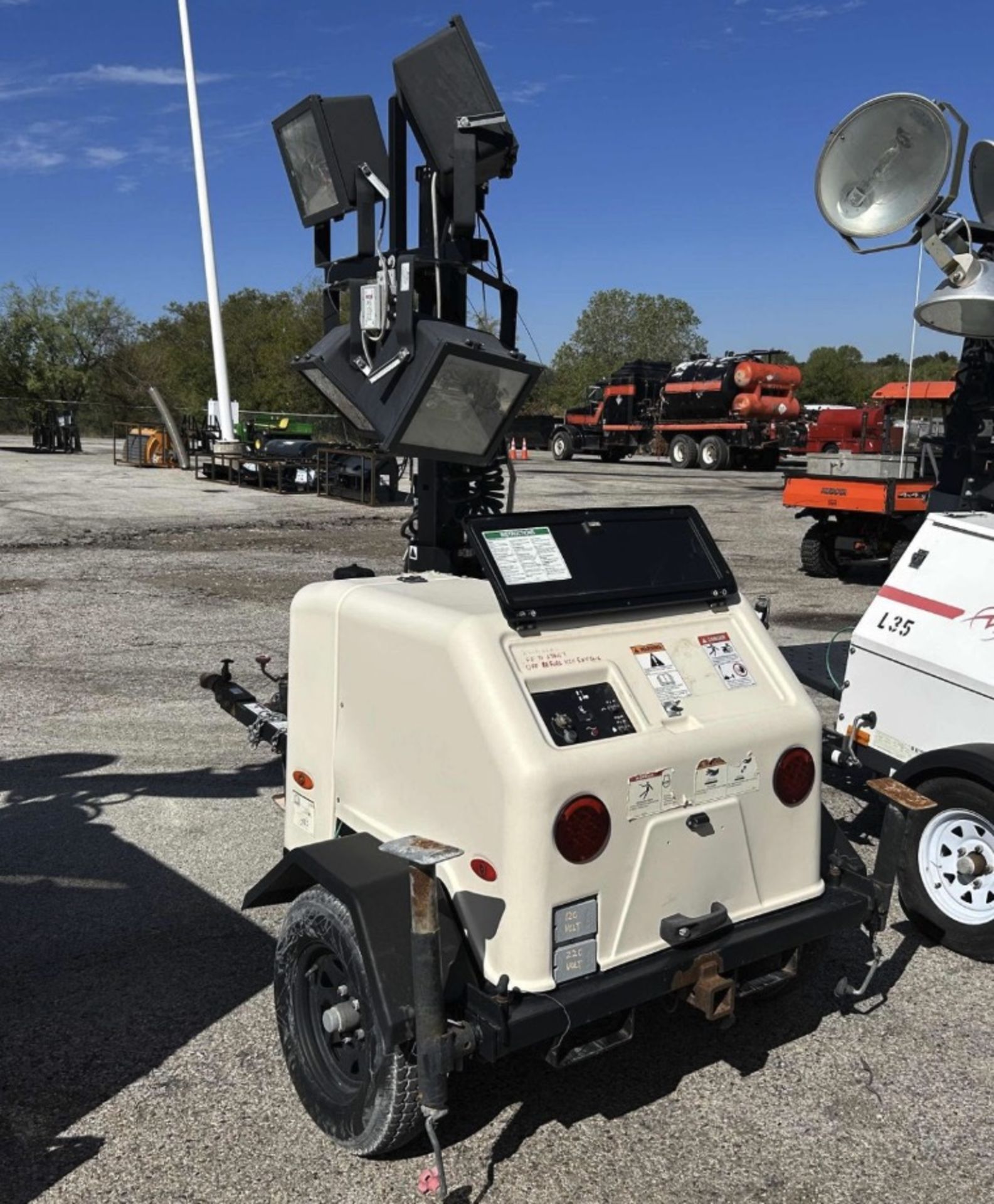 (2018) TEREX LIGHT TOWER, PANCAKE 8KW GENERATOR, KUBOTA DIESEL ENGINE- 3,150 HOURS - Image 4 of 5