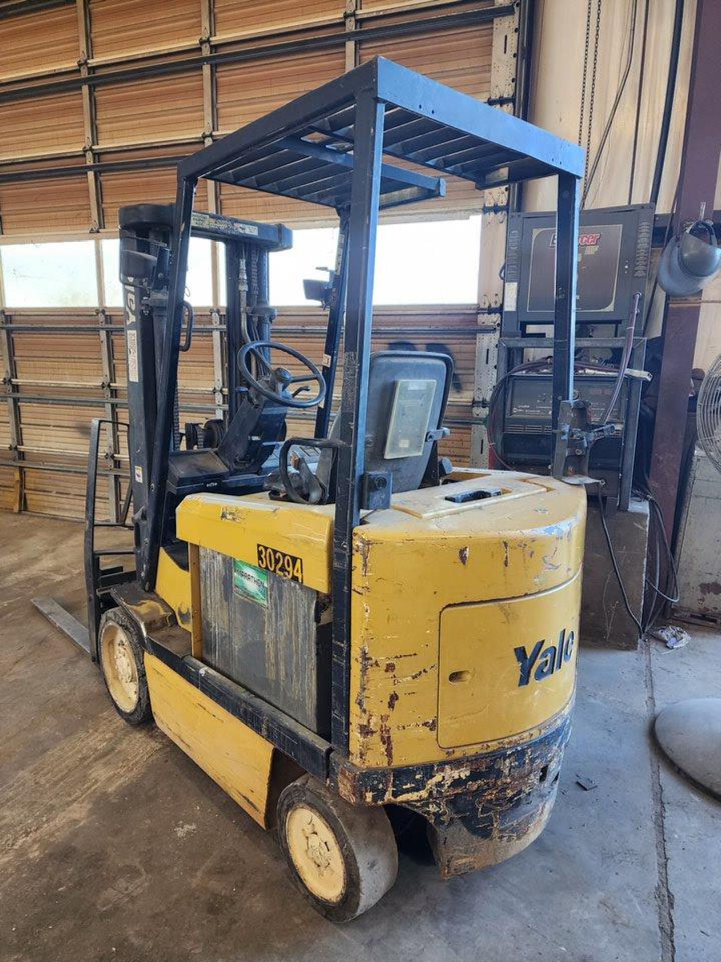 Yale ERC050??N36SE084 Ele Forklift 3-Stage Mast, 171.3" Max Lift Ht; 48" Forks; Hrs: 4,213.7; W/ - Image 3 of 20