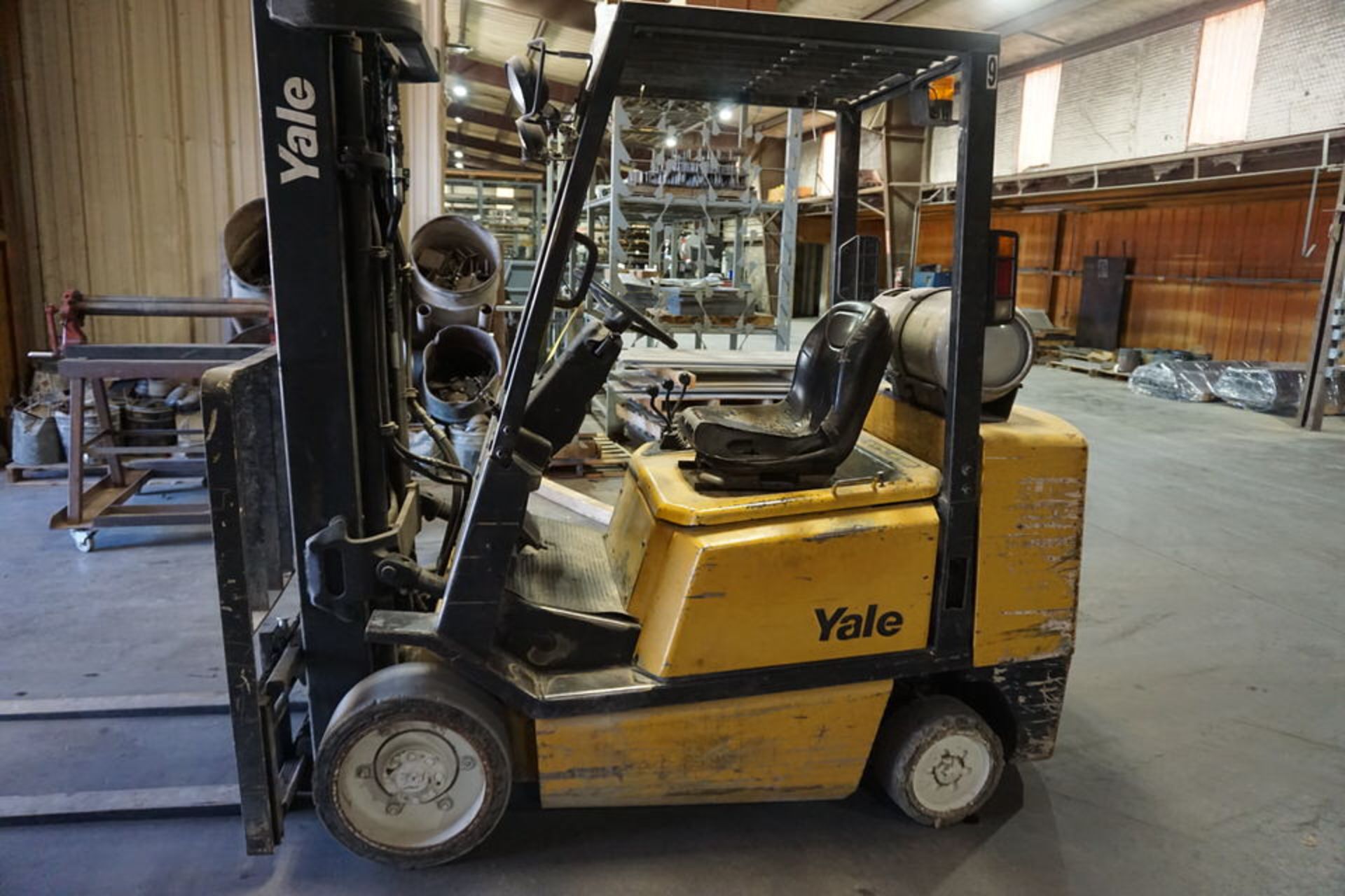 Yale Forklift, 5,450 lb Cap, LP, 187 Lft Ht, Side Shft, 5' Forks, 7,461 Hours Showing - Image 2 of 12