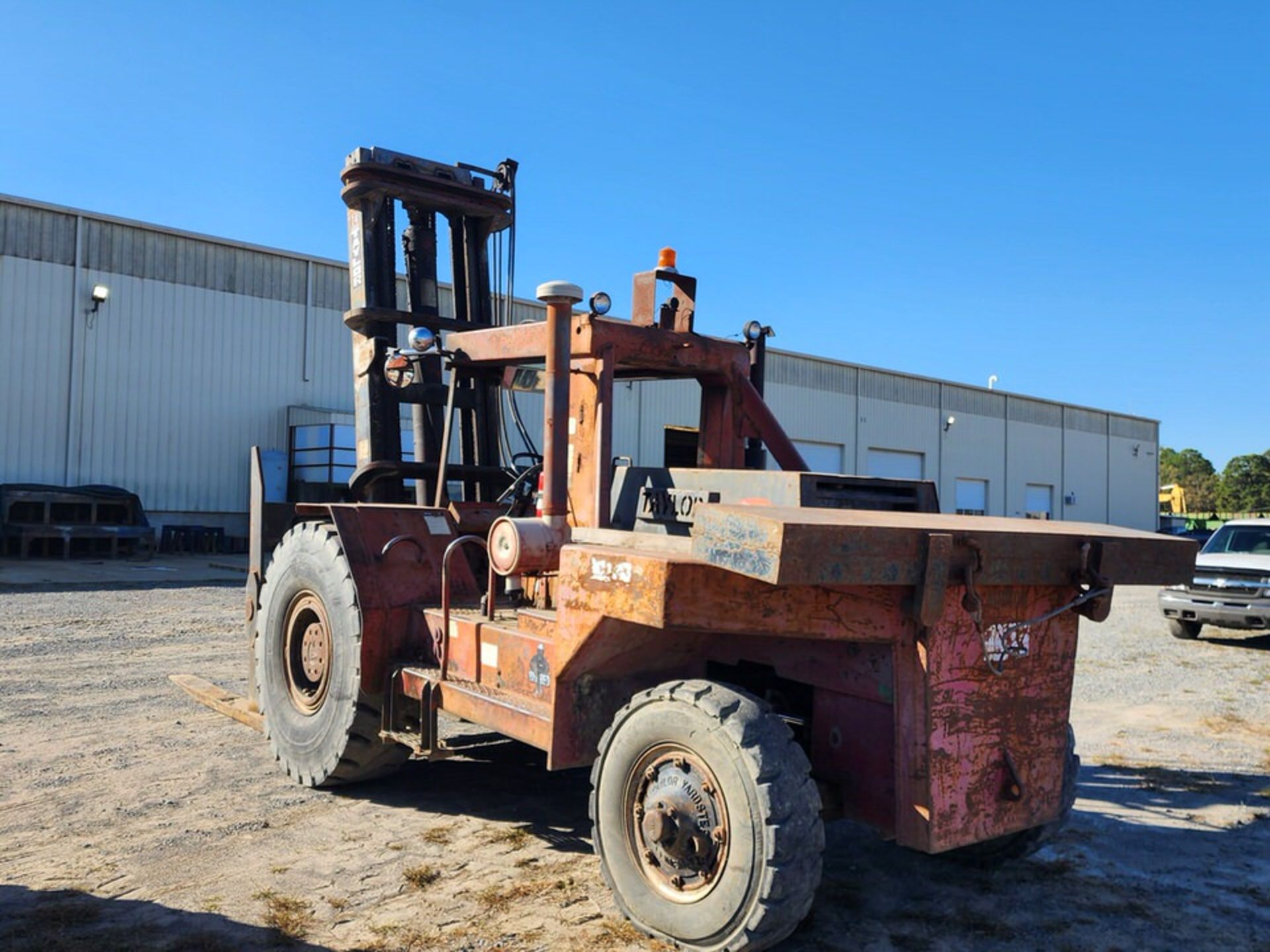 Taylor Y-24-BWO Diesel Forklift 2-Stage Mast, 20' Max Lift Ht., 24K Cap. 8' Forks; Hrs: 3310 - Image 5 of 21