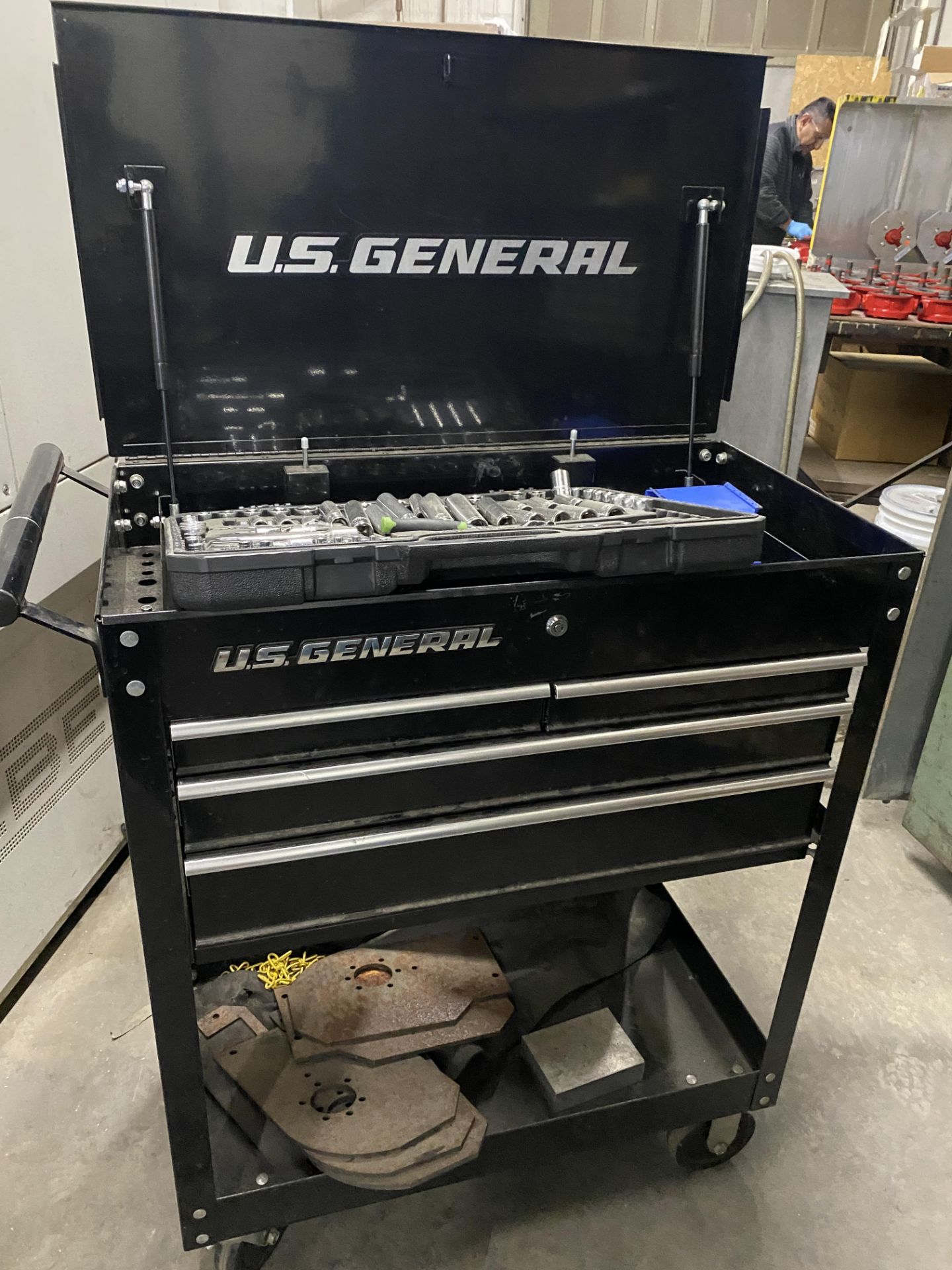 (1) US General Port. Tool Box w/ Tools