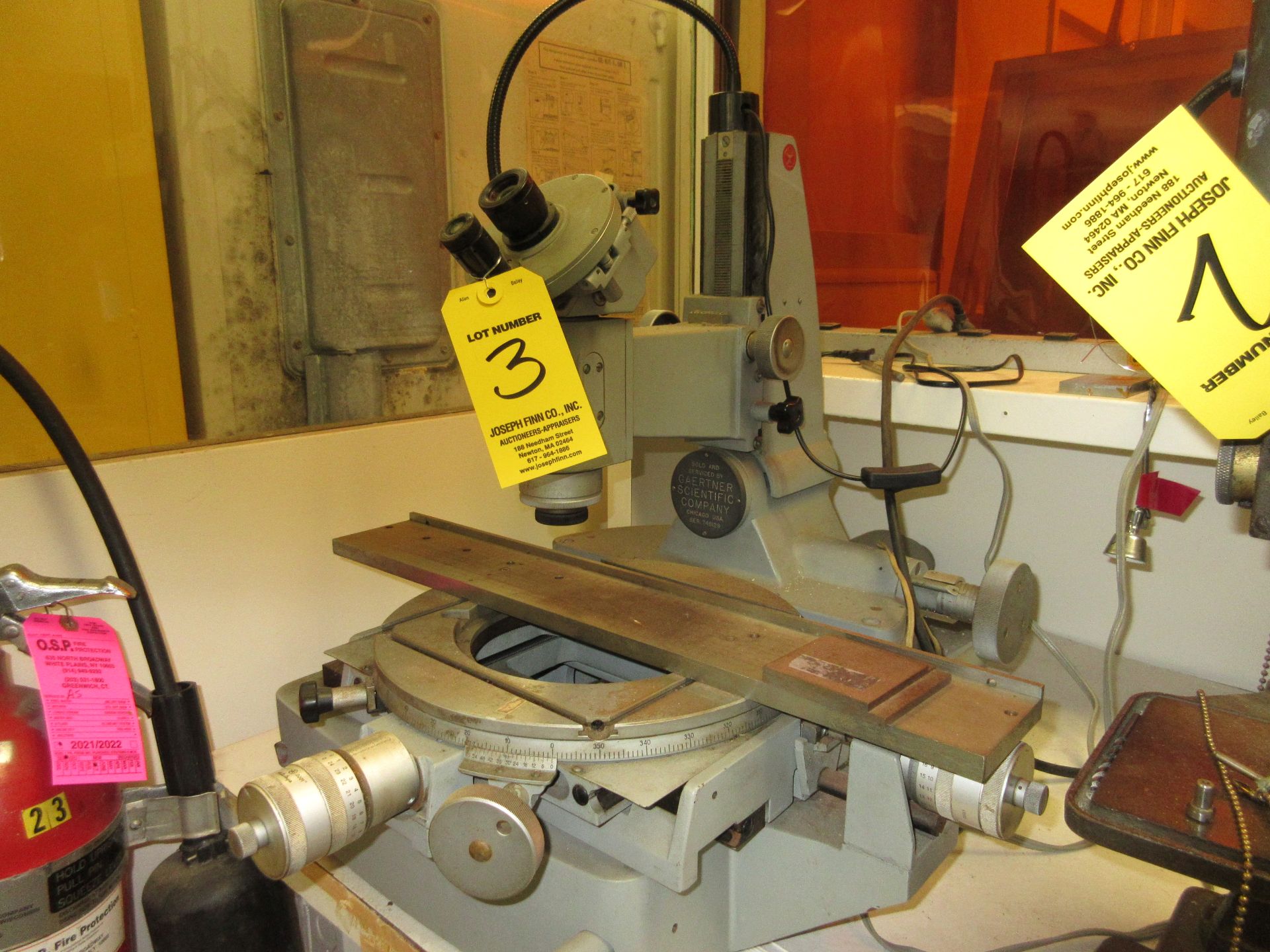 (1) Gaertner Toolmakers Microscope, S/N 748129