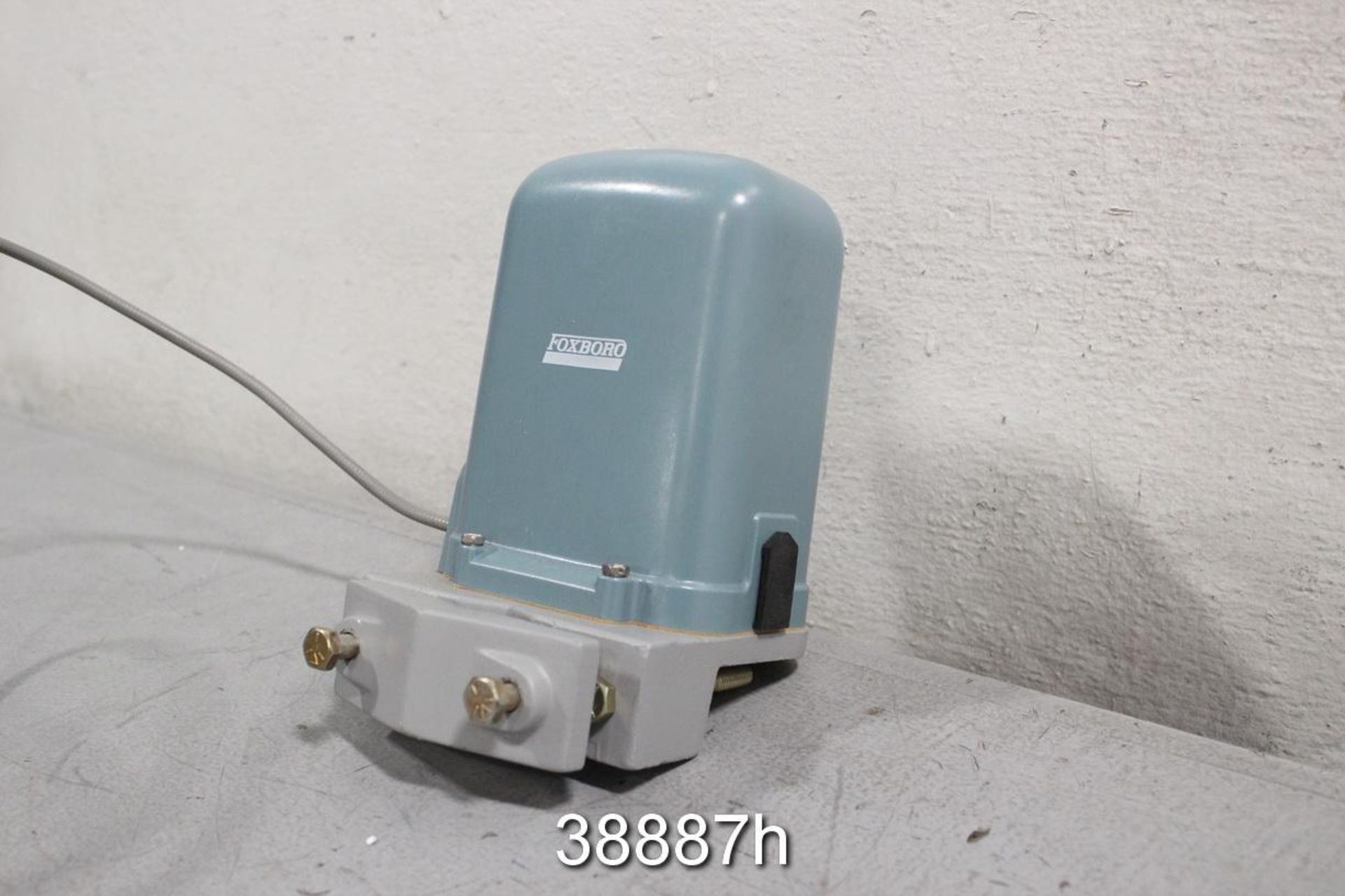 Foxboro 12A Temperature Transmitter, Model 12a, Input Range 150-350 Fahrenheit, Output Range 3-15 - Image 8 of 10