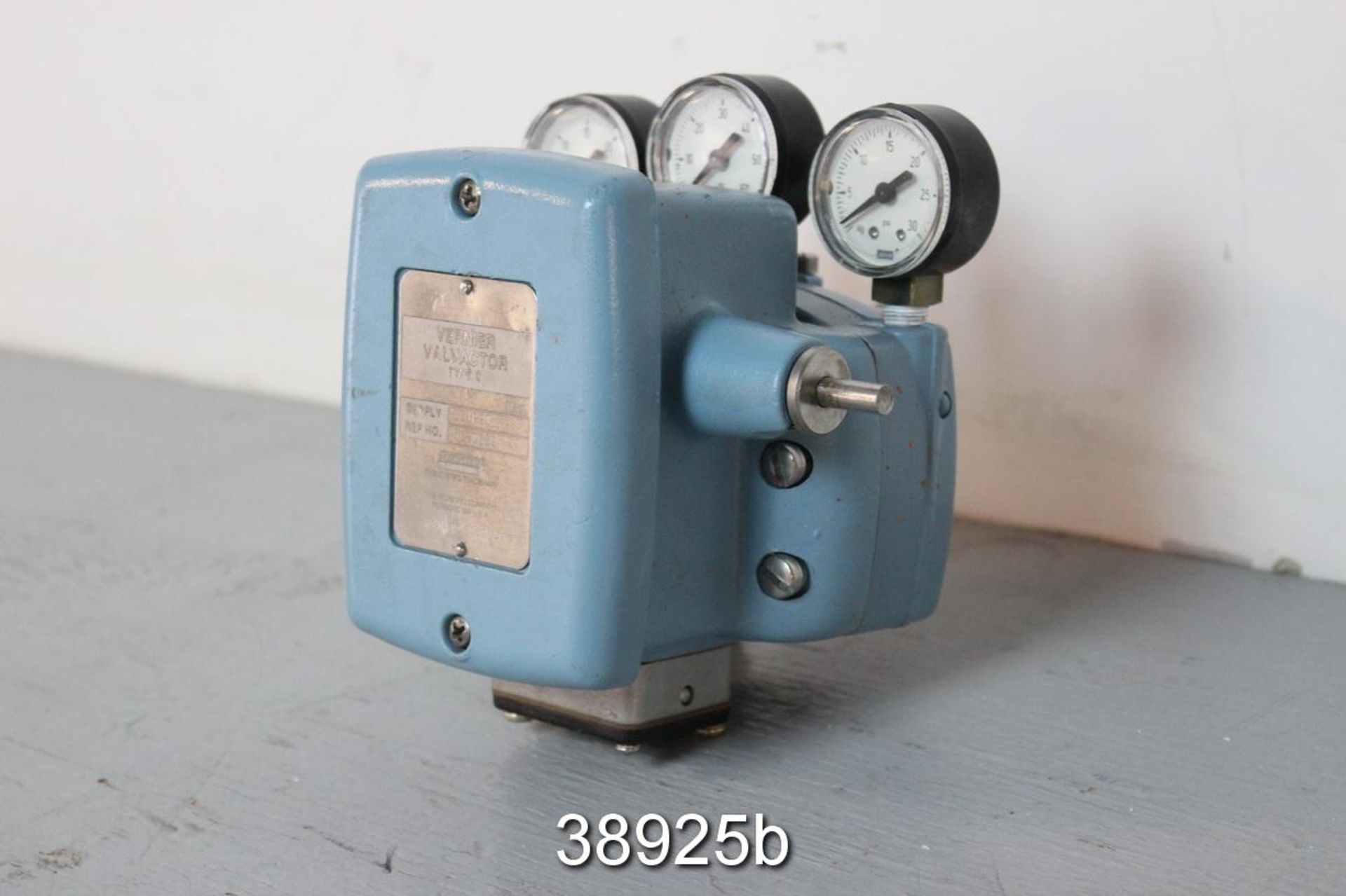 Foxboro C/B0129FR Type C Vernier Valvactor Positioner, Model C/b0129fr, Three Gauges, Two Range 0-30 - Image 2 of 5