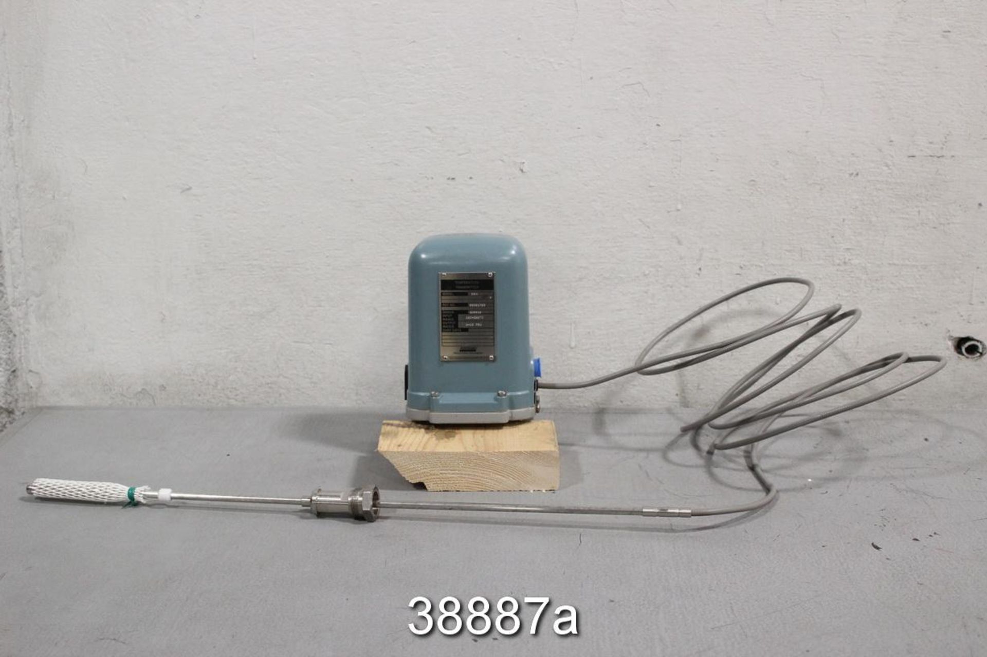 Foxboro 12A Temperature Transmitter, Model 12a, Input Range 150-350 Fahrenheit, Output Range 3-15