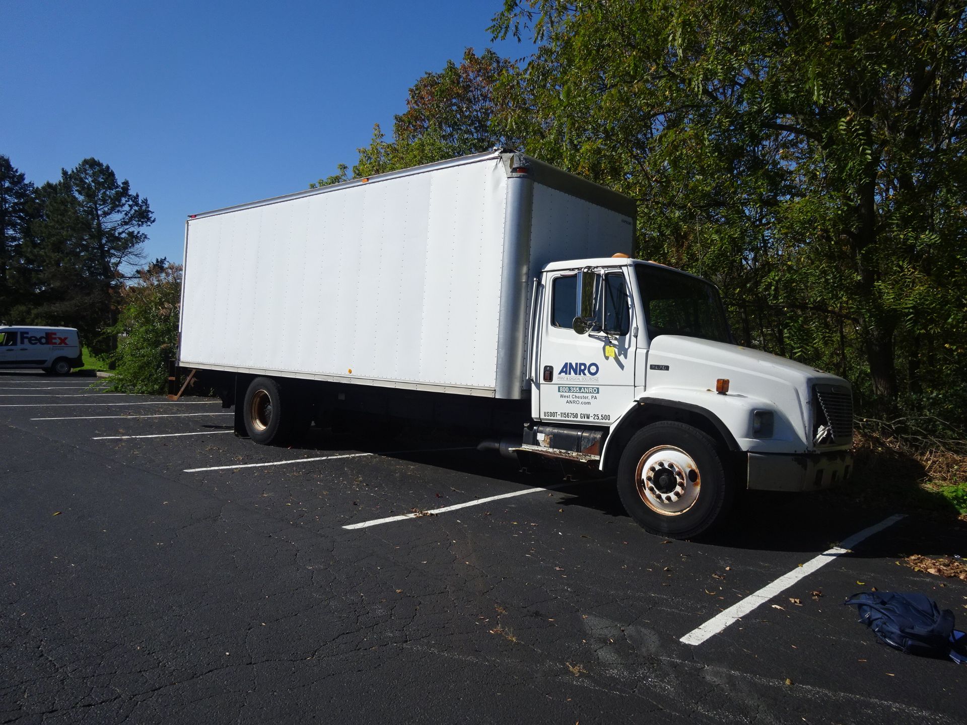 2002 Freightliner FL70 Box Truck With 24' Box and Hydraulic Tailgate, Cat 3126/CFE Engine, 232,131 - Image 6 of 11