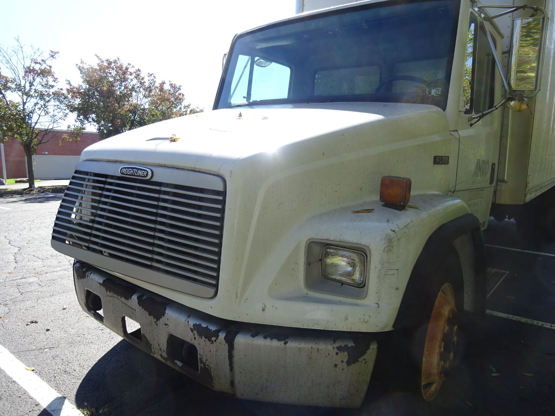 2002 Freightliner FL70 Box Truck With 24' Box and Hydraulic Tailgate, Cat 3126/CFE Engine, 232,131 - Image 4 of 11