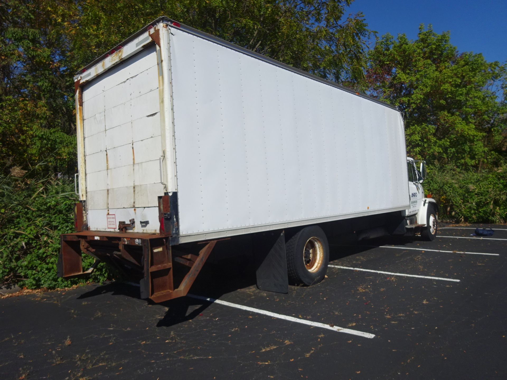 2002 Freightliner FL70 Box Truck With 24' Box and Hydraulic Tailgate, Cat 3126/CFE Engine, 232,131 - Image 2 of 11