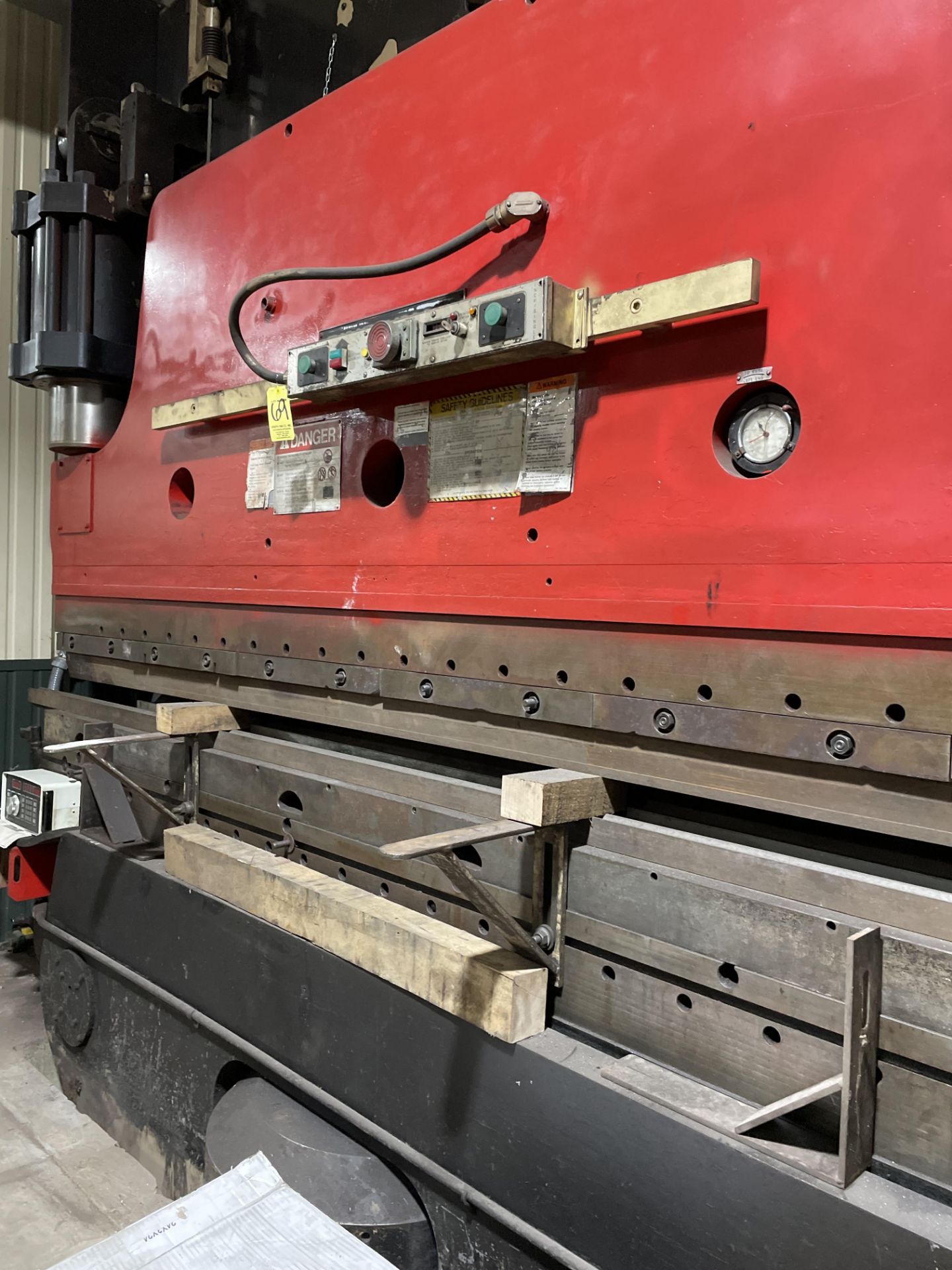 (1) Cincinnati 350 FM x 10’ Hydraulic Press Brake s/n 43284, 12” Stroke, 350 Ton, Control - Image 4 of 12