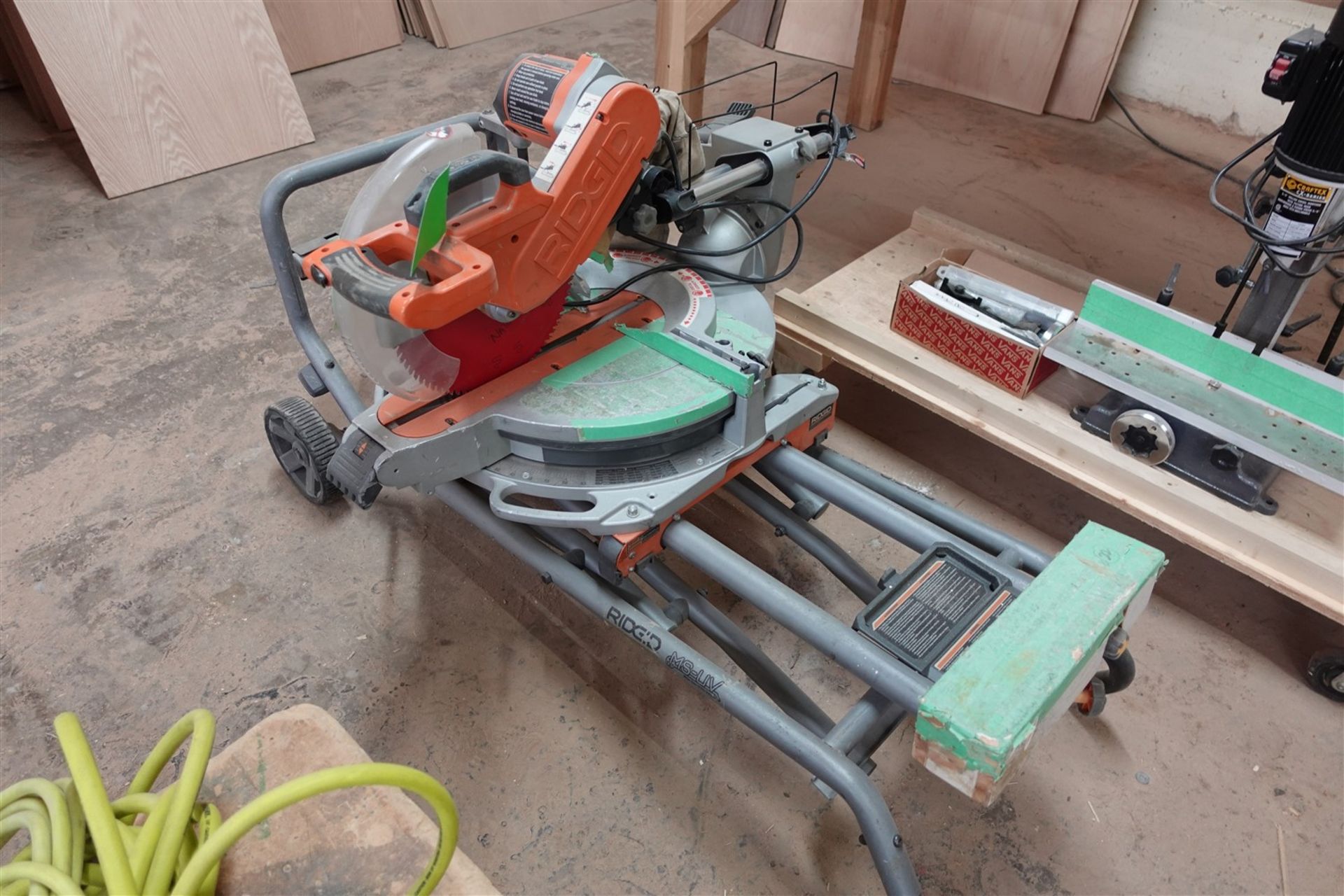 RIDGID 12 IN. COMPOUND SLIDING MITER SAW W/RIDGID MITER SAW STAND/CART - Image 2 of 2