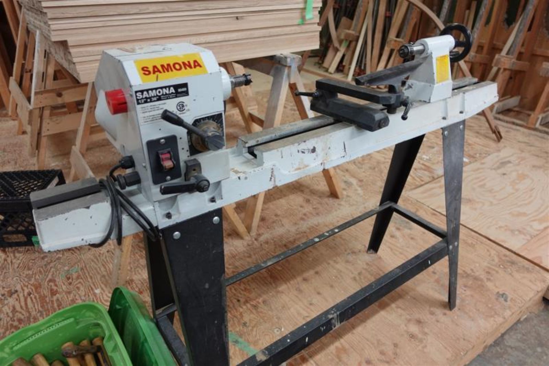 SAMONA WOOD LATHE 12 IN. x 36 IN., MODEL 80400, 110V W/BIN OF ASSORTED CHISELS - Image 5 of 5