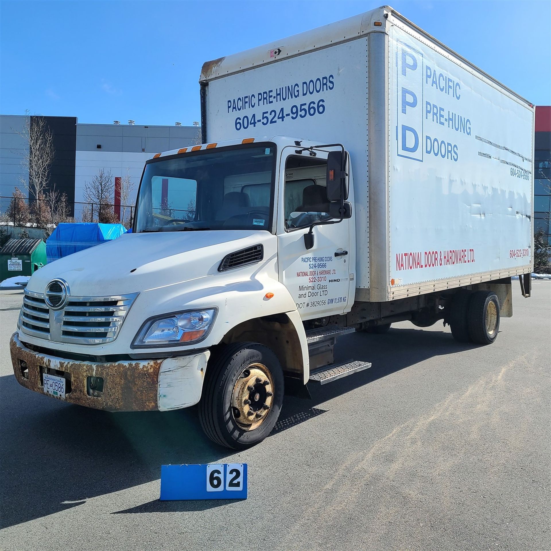 2006 HINO 258 W/COLLINS 18 FT. BOX W/CURTAIN 1 SIDE, MAXON POWERGATE, AUTO, DIESEL, 660, 425KM,