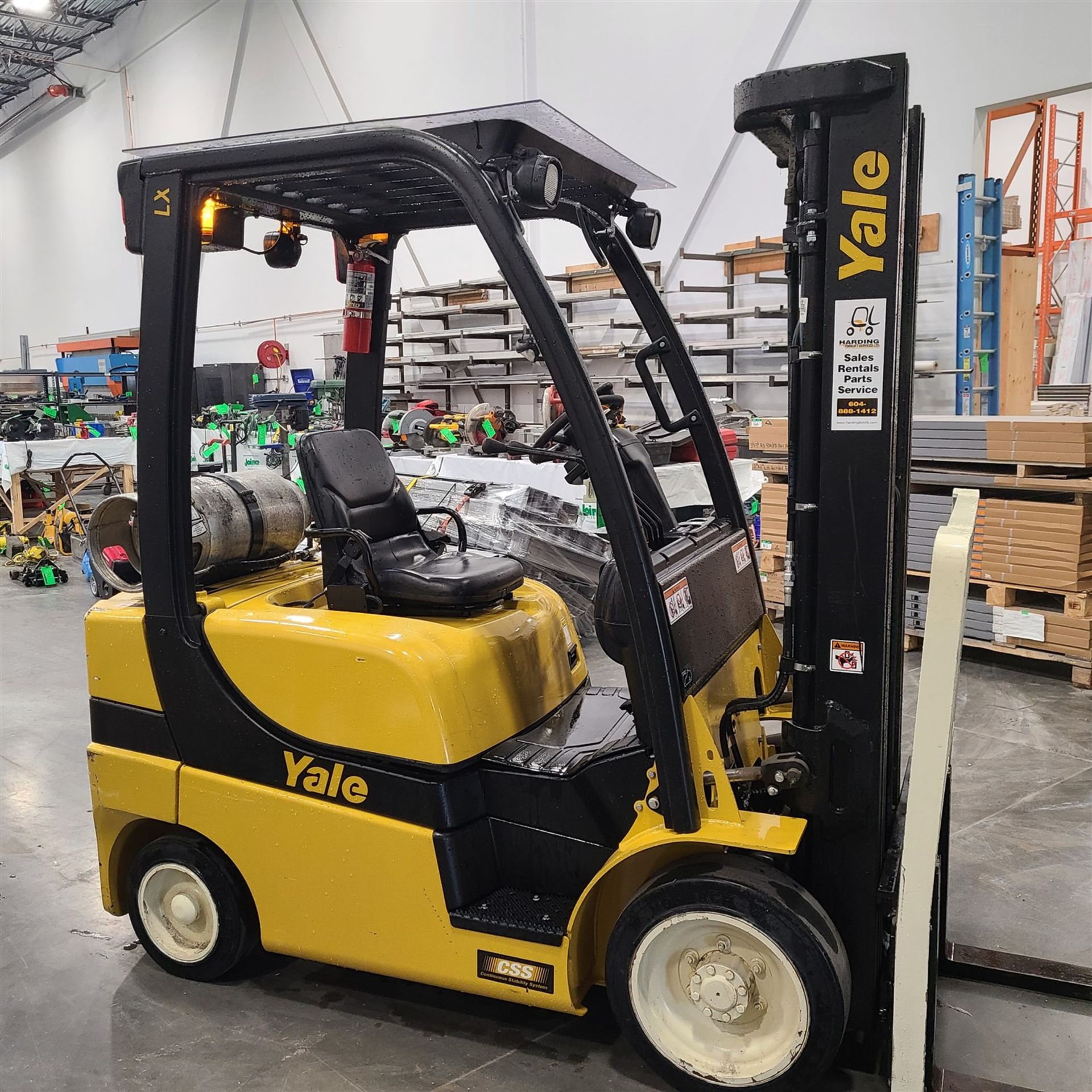 FORKLIFT - YALE GLC050LXNDAE087, 4800 LB. CAP., 188 IN. LIFT 3 STG., SIDE SHIFT, 60 IN. FORKS, - Image 5 of 13