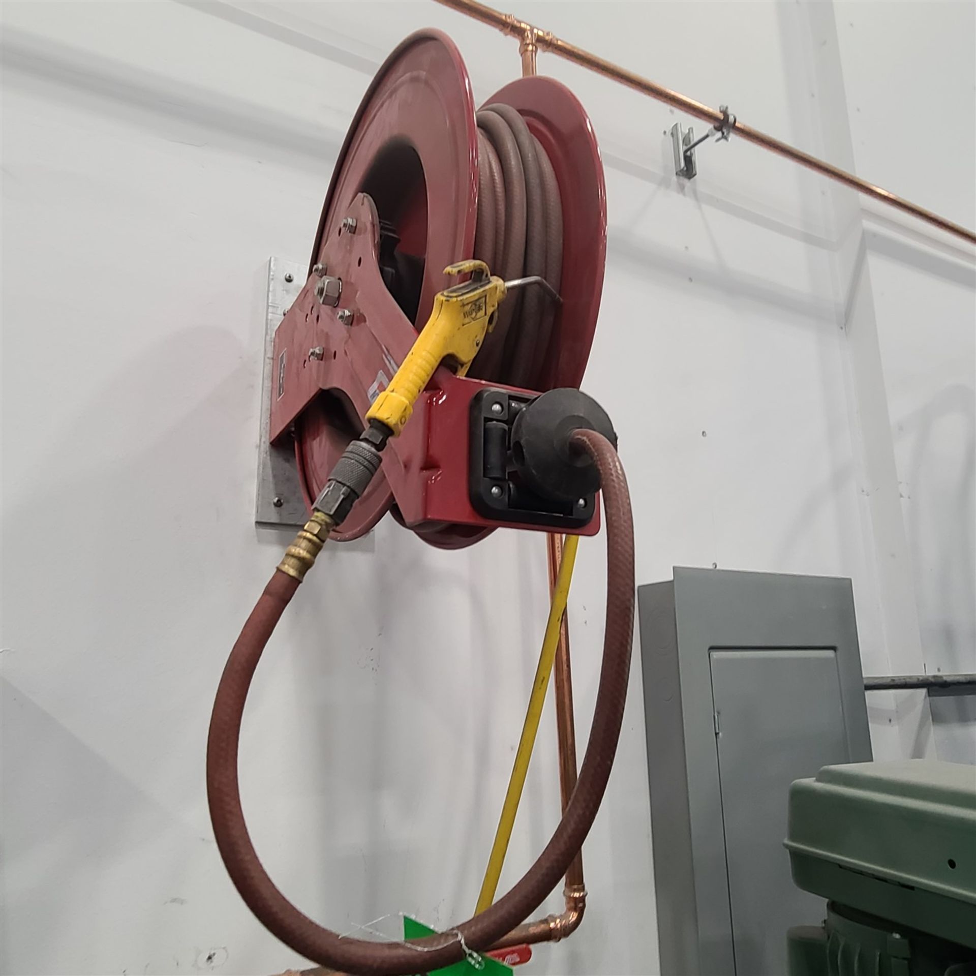 LINCOLN AIR HOSE REEL ON WALL