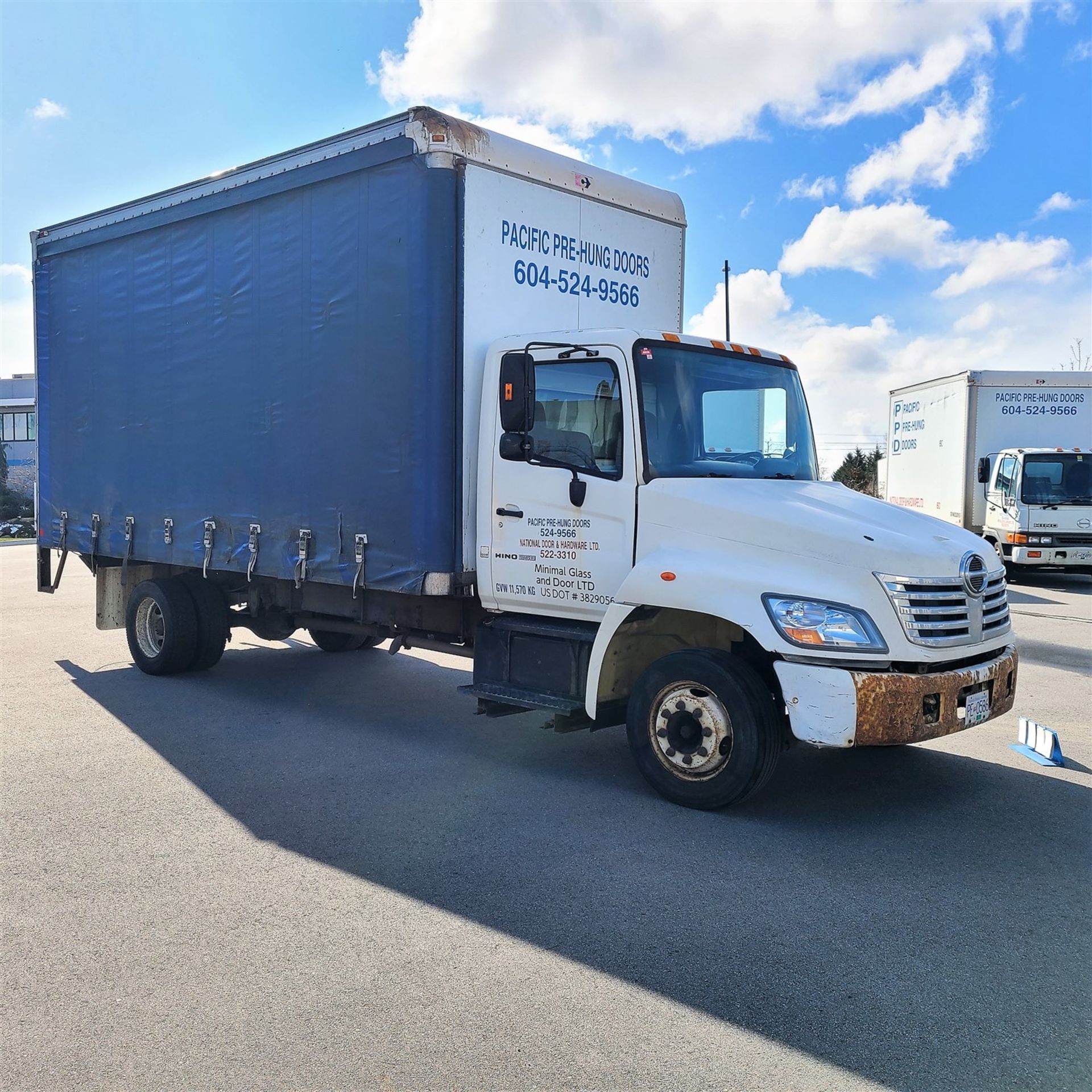 2006 HINO 258 W/COLLINS 18 FT. BOX W/CURTAIN 1 SIDE, MAXON POWERGATE, AUTO, DIESEL, 660, 425KM, - Image 2 of 6