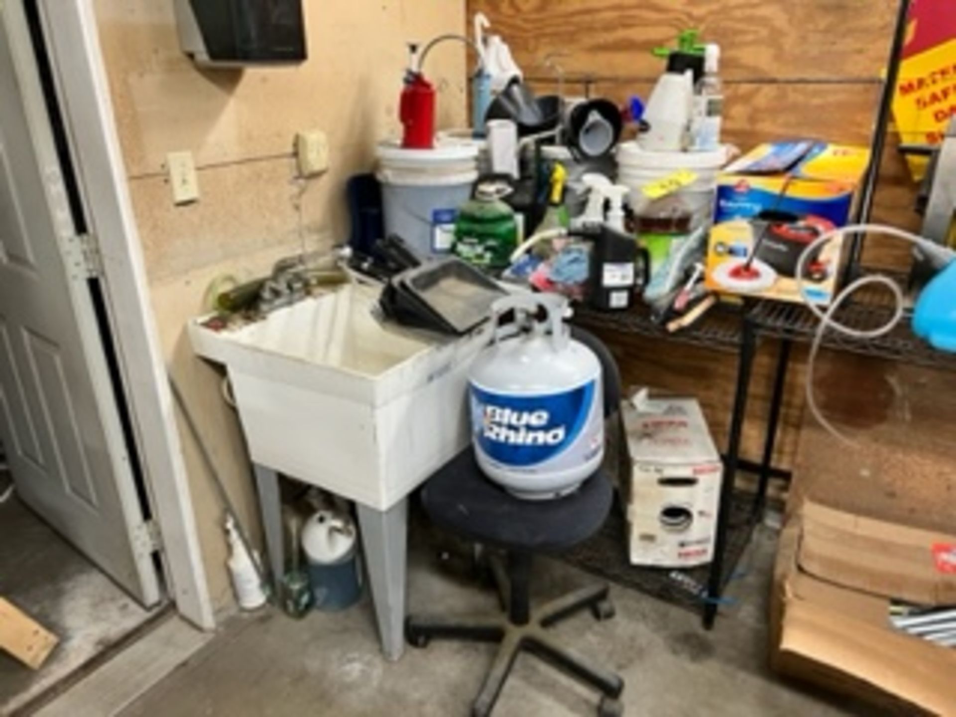 LOT: PROPANE TANK, SPIN MOP, DUSTPANS, CARQUEST BATTERY FILLER, MACHINE OIL, PUMPS, FUNNELS, OIL CAN - Image 2 of 2