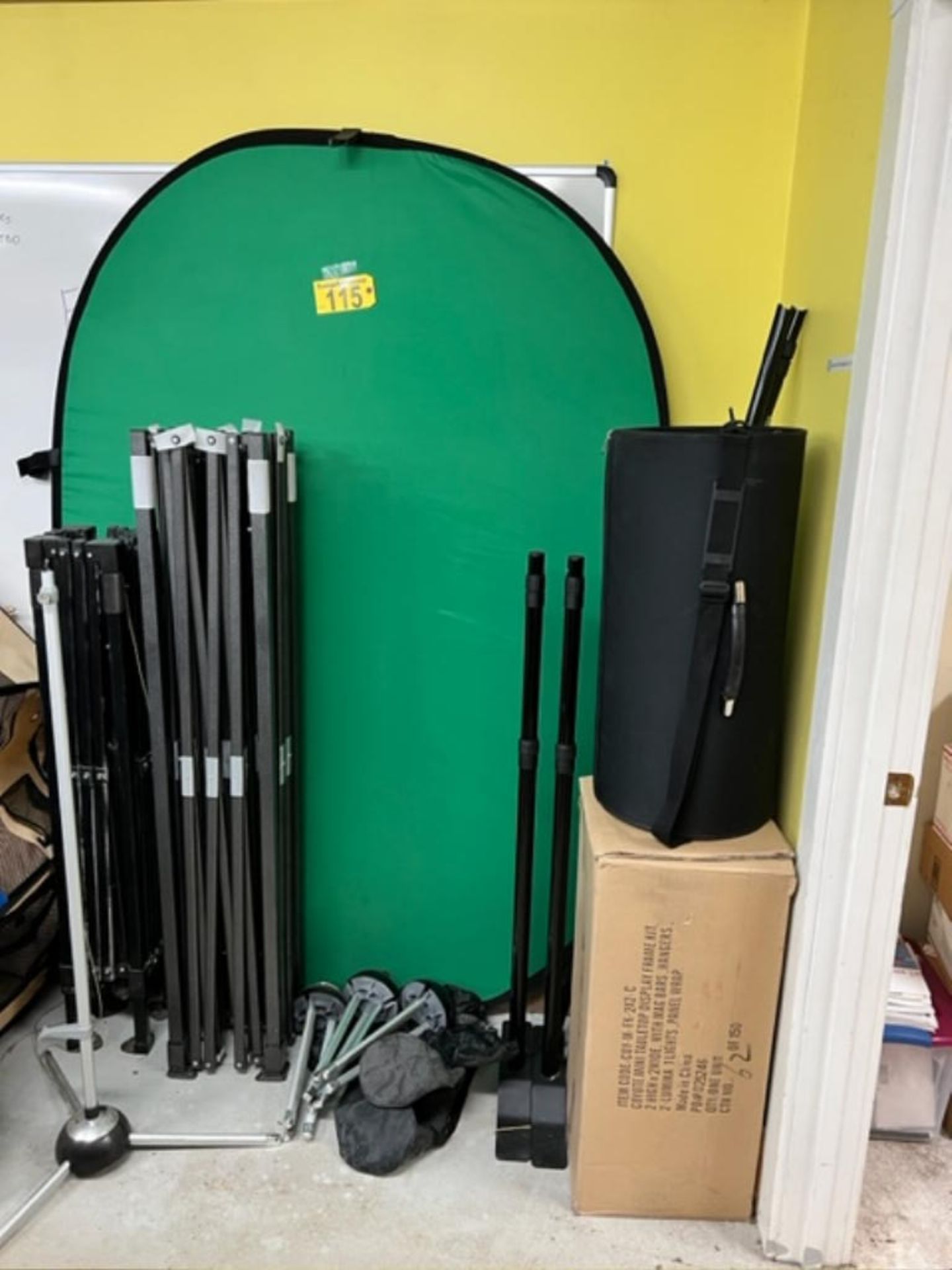 LOT DISPLAY FRAMES, GREEN SCREEN