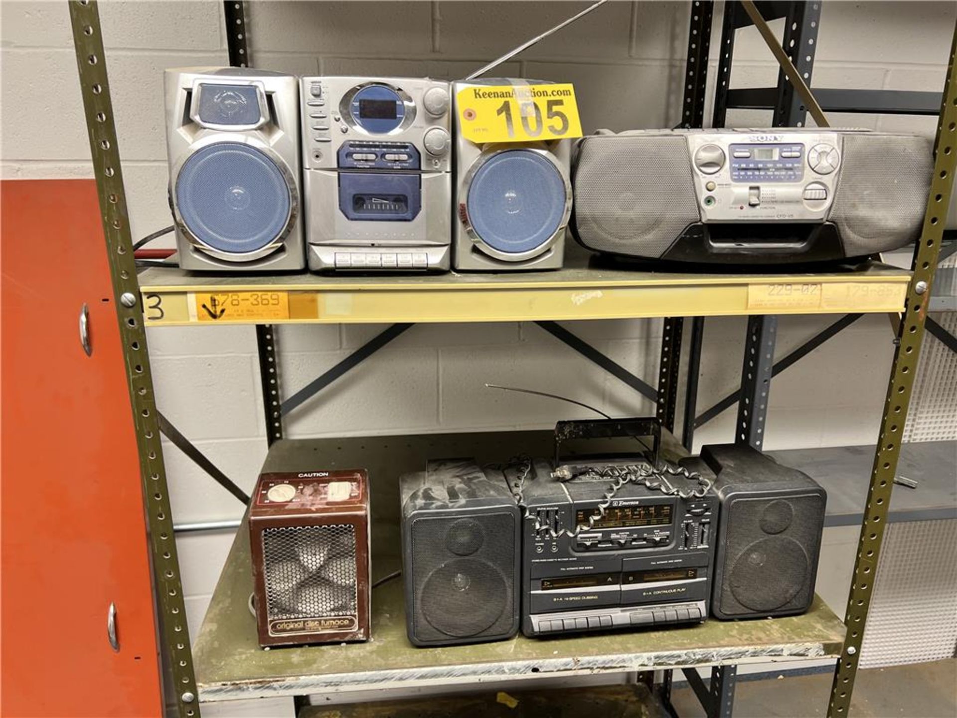 LOT: 3-RADIOS & SMALL SPACE HEATER