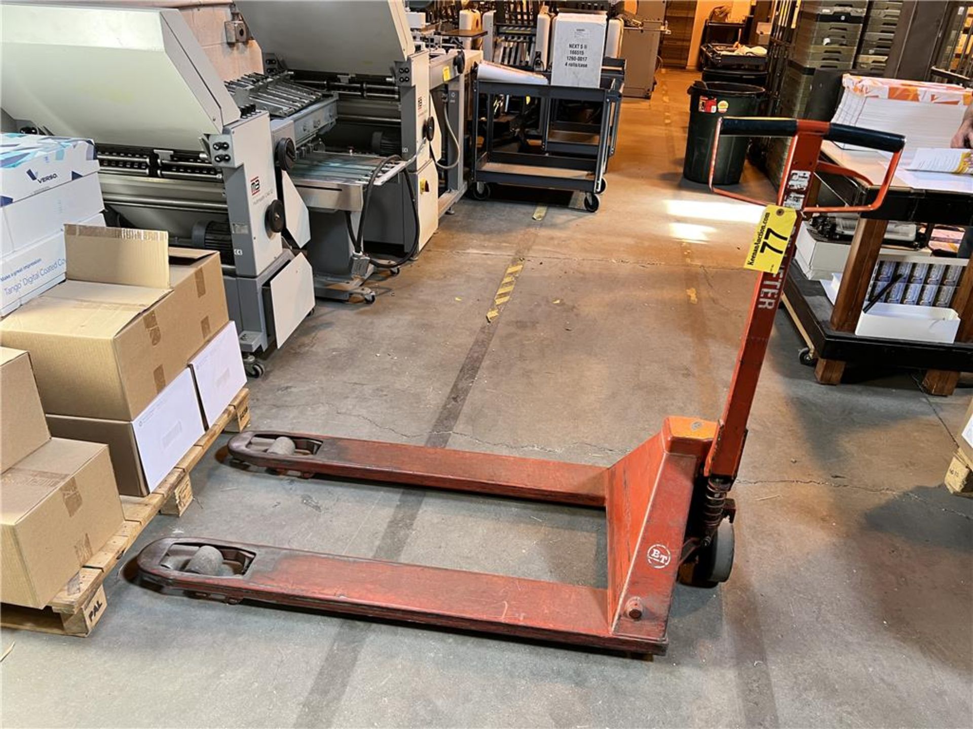 BT LIFTER 5000LB. HYDRAULIC PALLET JACK