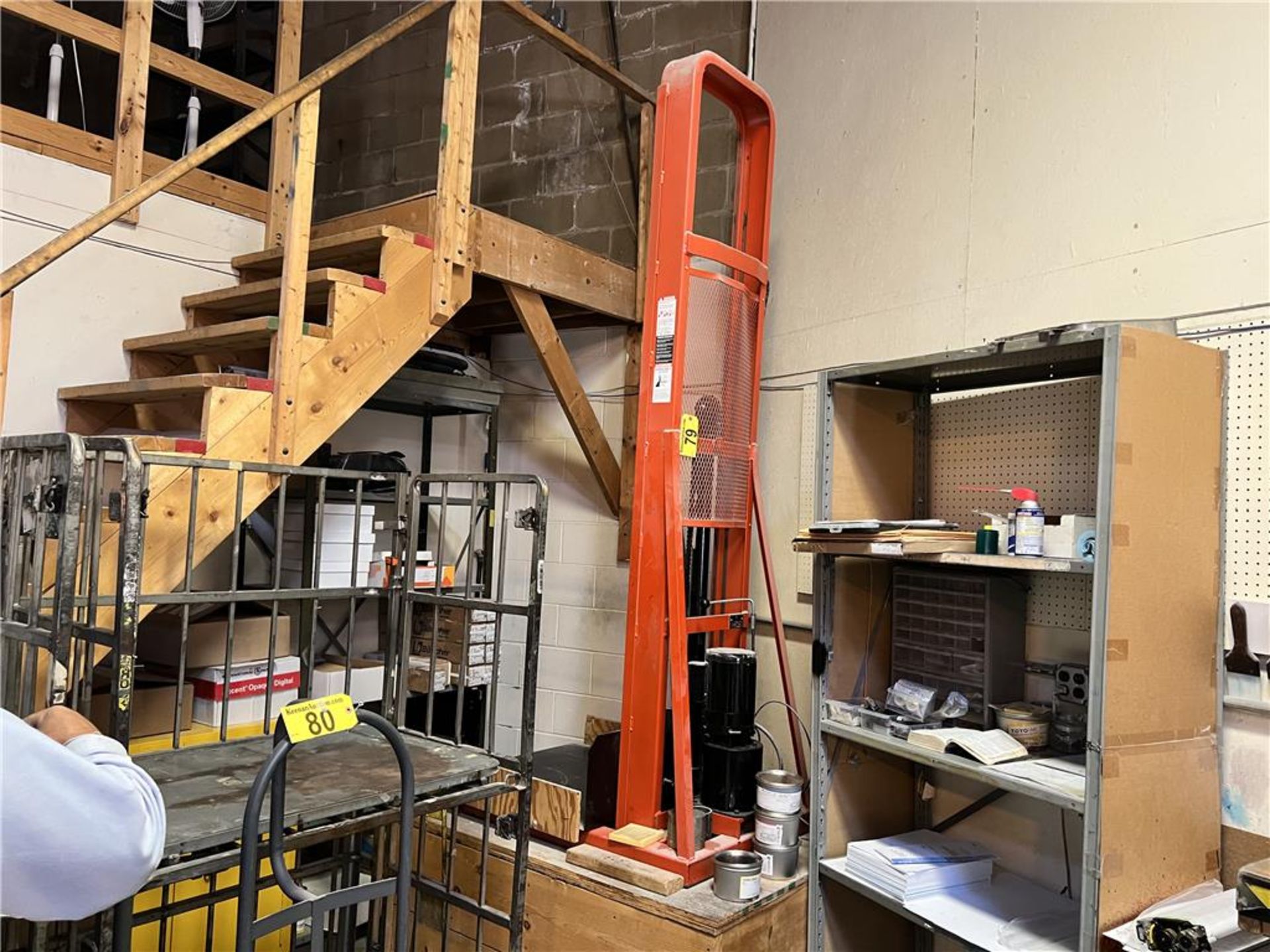 LEE ENGINEERING MODEL EL788 1000LB. HYDRAULIC PLATFORM STACKER, S/N: 104353 - Image 2 of 2