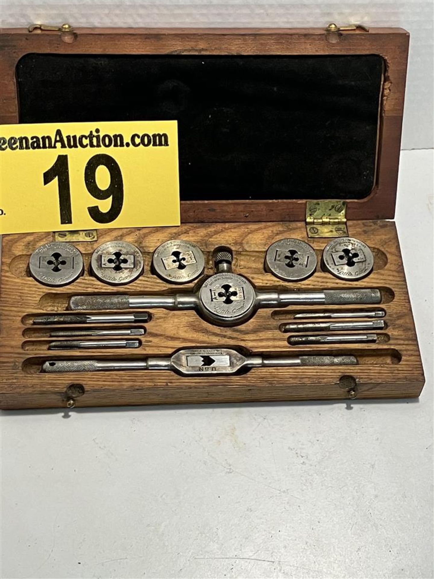 LITTLE GIANT TAP & DIE SET – SMALL- ANTIQUE