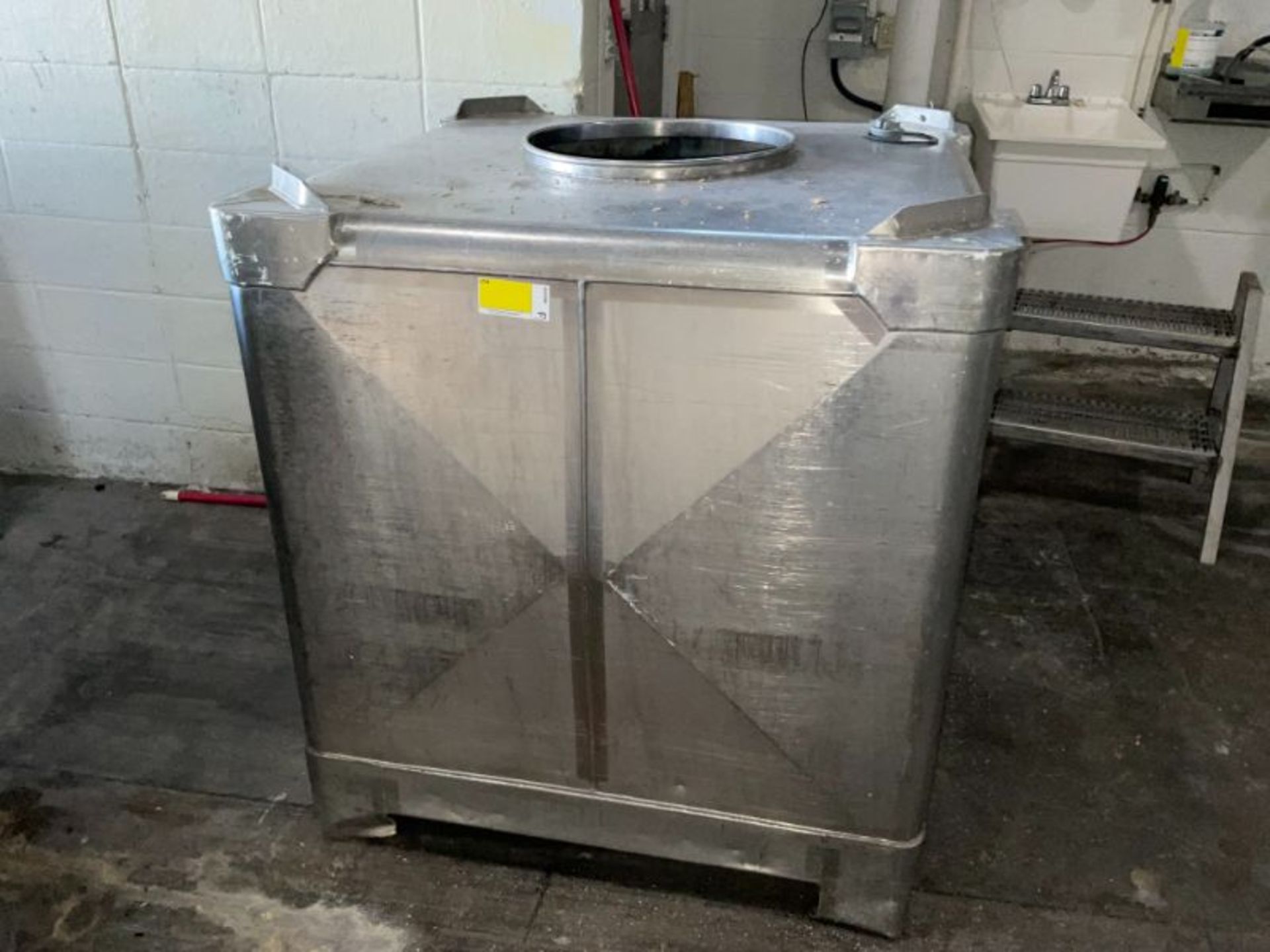 330 Gallon Stainless Tank - Image 2 of 4