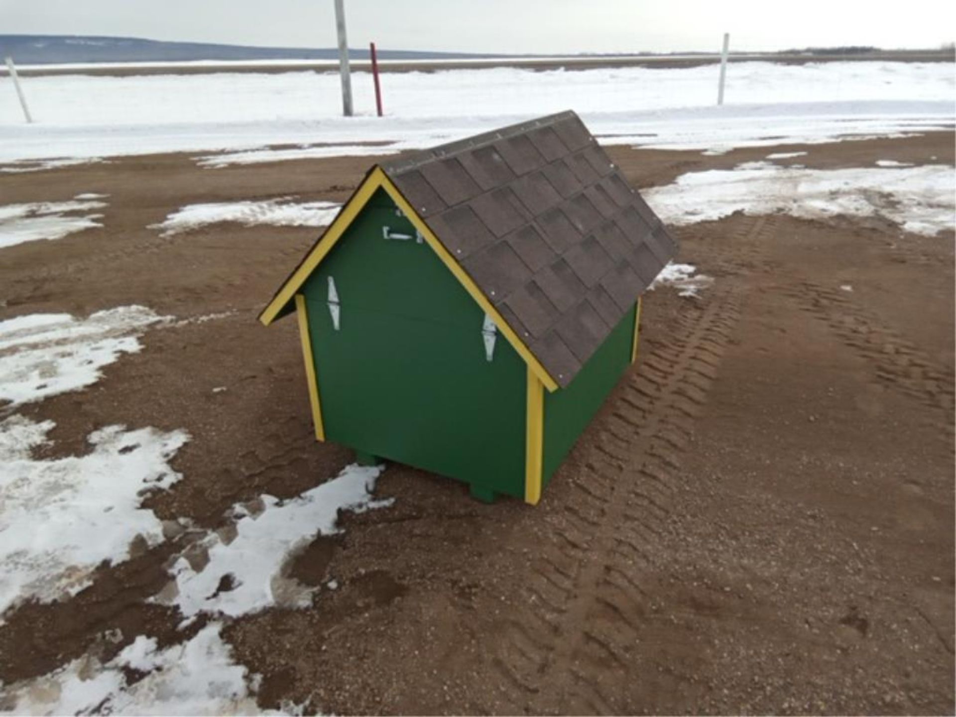 Insulated Cat House with Heat Lamp (Unused) - Image 3 of 6