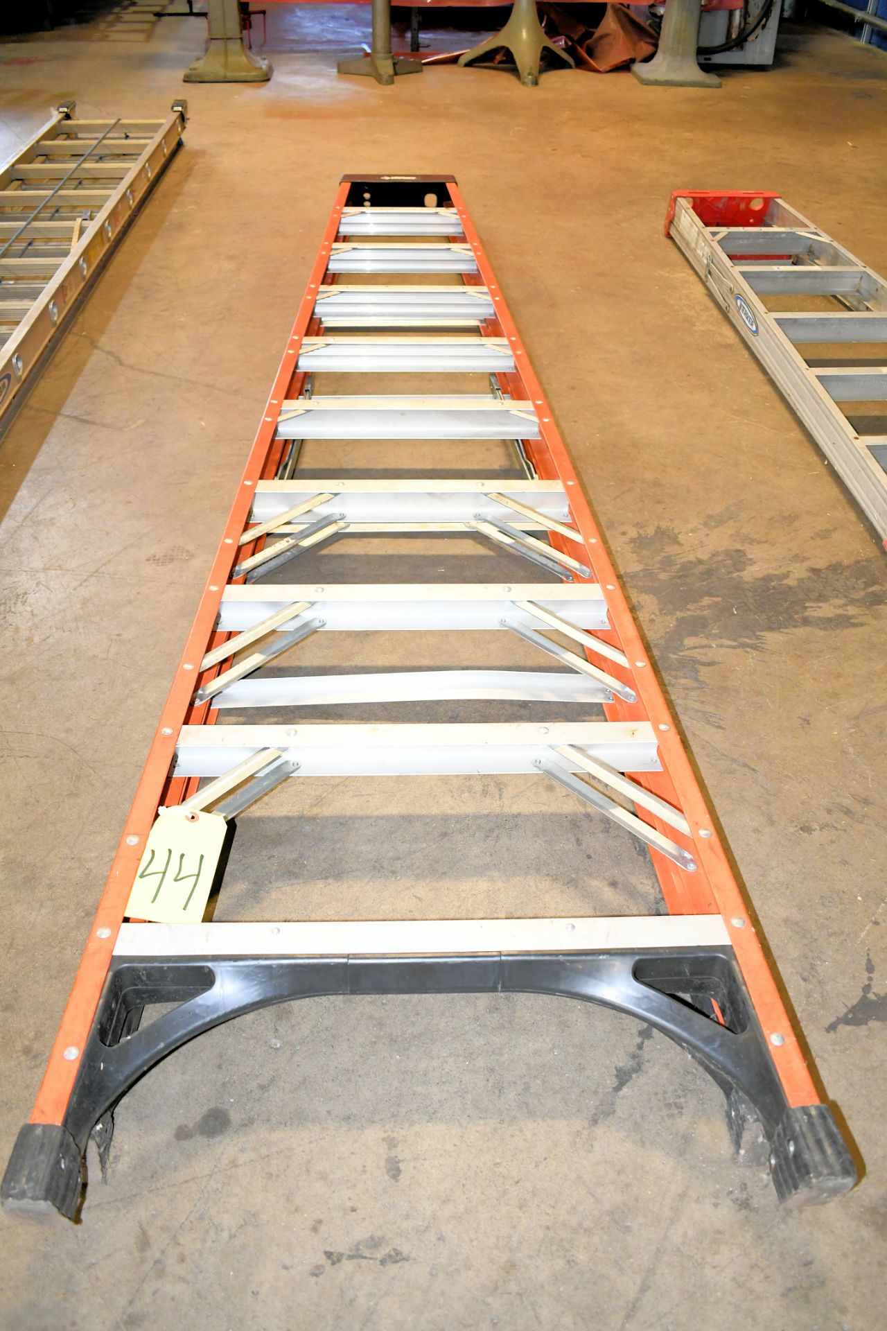 Husky 10' Fiberglass Step Ladder