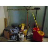 (Lot) Assorted Cleaning Supplies