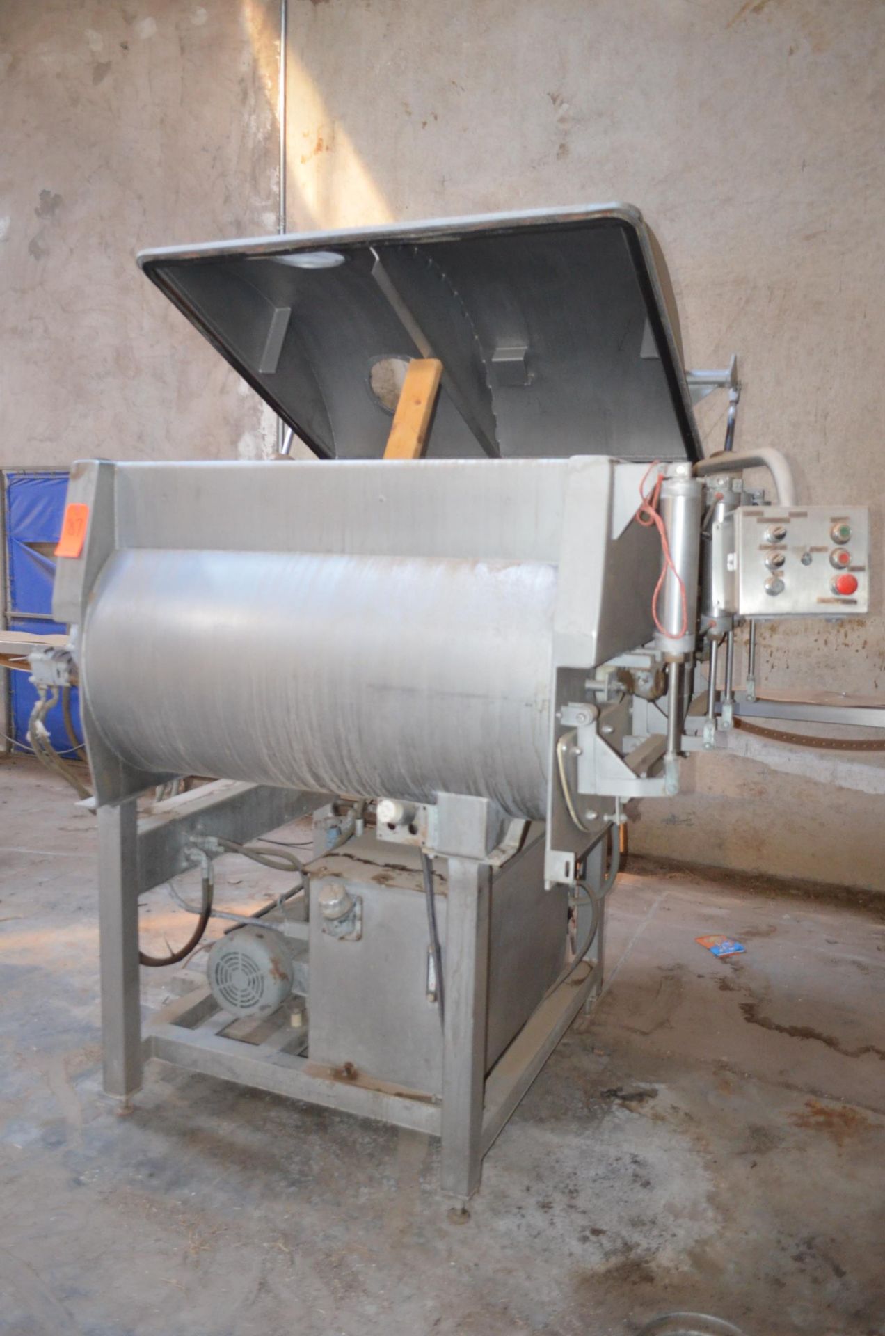 S/S Twin Blade Mixer, 48 in x 42 in x 33 in Deep Hopper, Hydraulic Drive Motors, Pneumatic Lid Lift