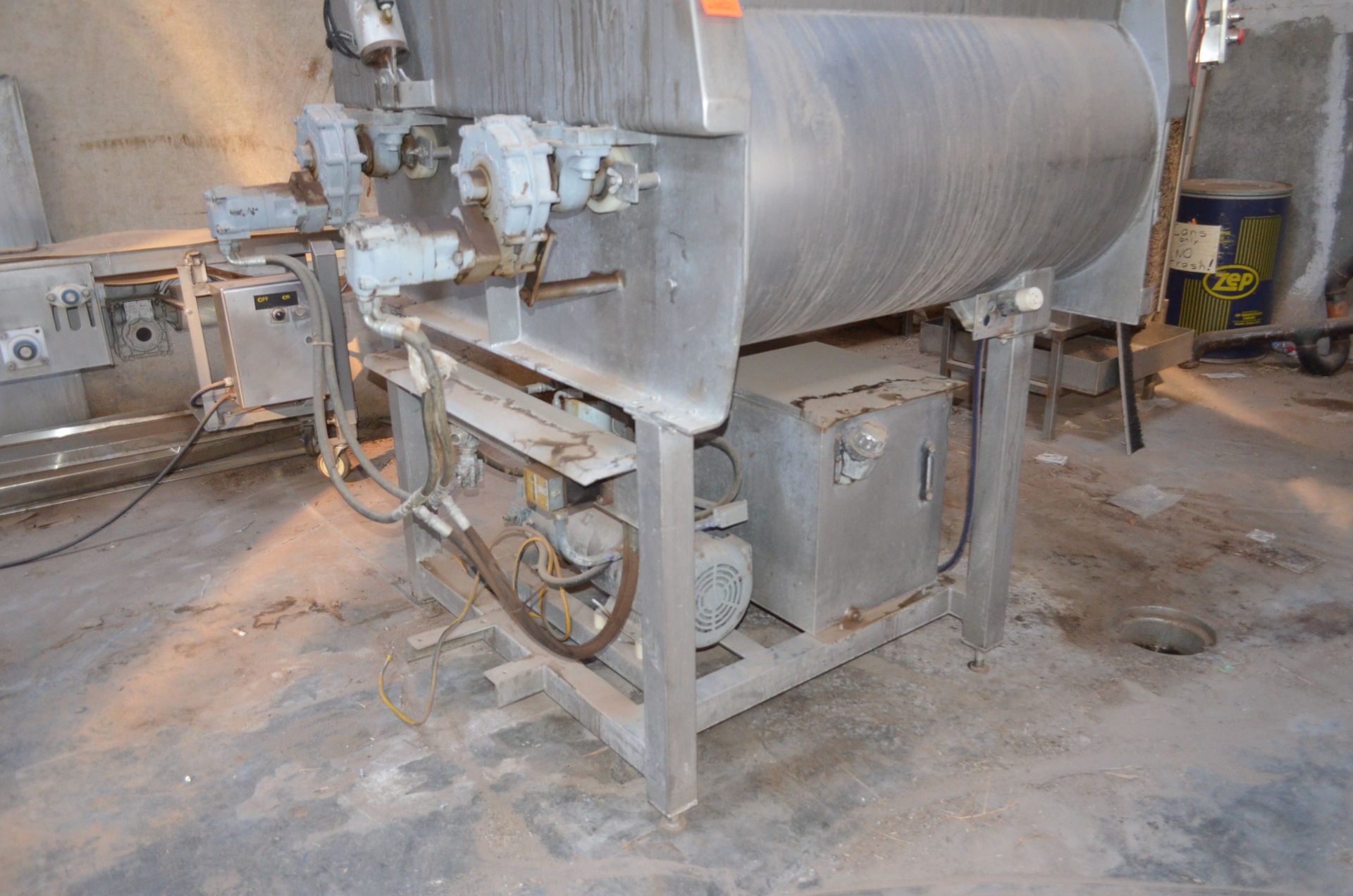 S/S Twin Blade Mixer, 48 in x 42 in x 33 in Deep Hopper, Hydraulic Drive Motors, Pneumatic Lid Lift - Image 5 of 7