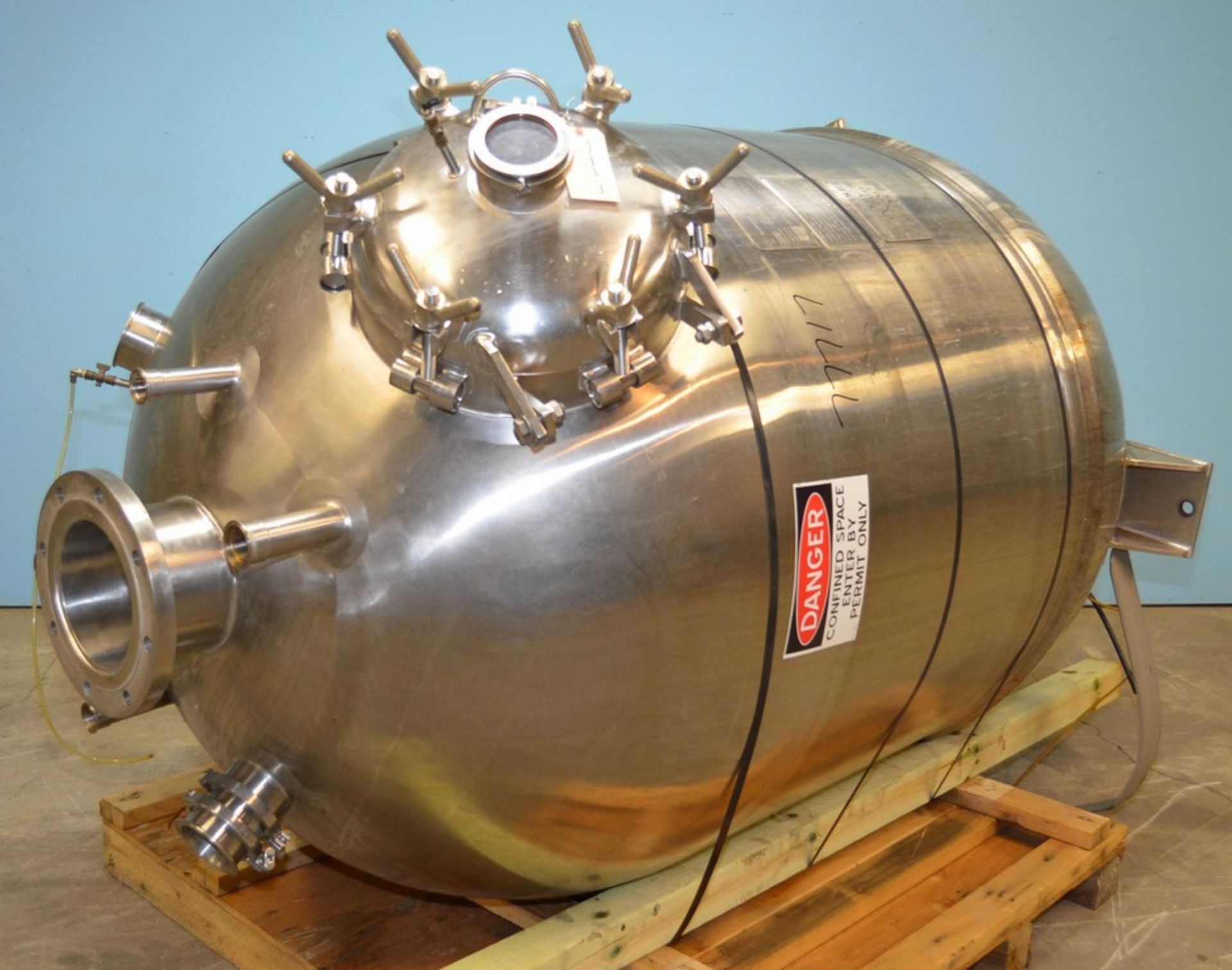 250 Gallon Hamilton Kettles HV S/S Vertical Jacketed Tank. Hemispherical Top and Bottom. 52 in