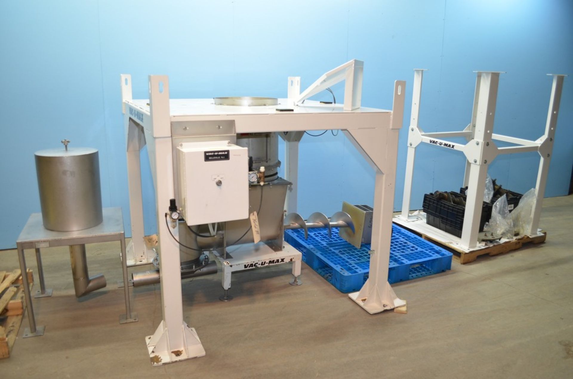 Vac U Max Bulk Bag Super Sack Unloader with Screw Discharge Assembly. Painted C/S Upper and Lower