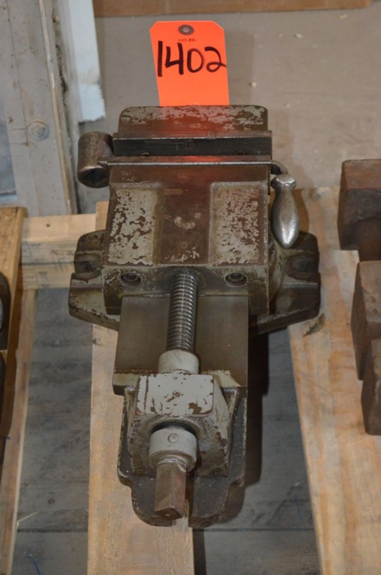 6 in Machine Vise on Swivel Base