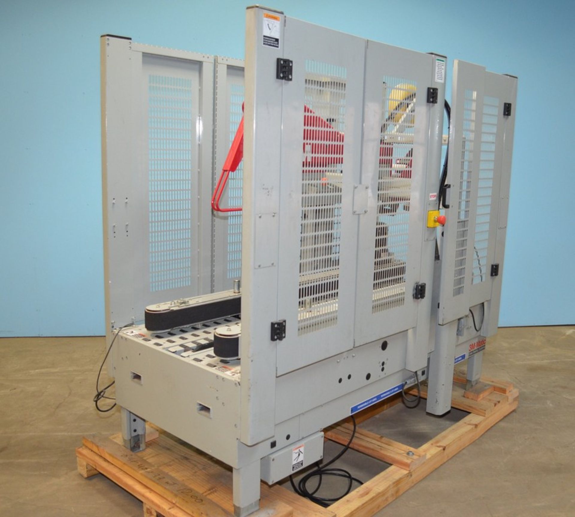 3 M 800AF 3 in W Automatic Top Case Sealer. Type 41100. 6 ft L x 3 in H side rubber carry belts.